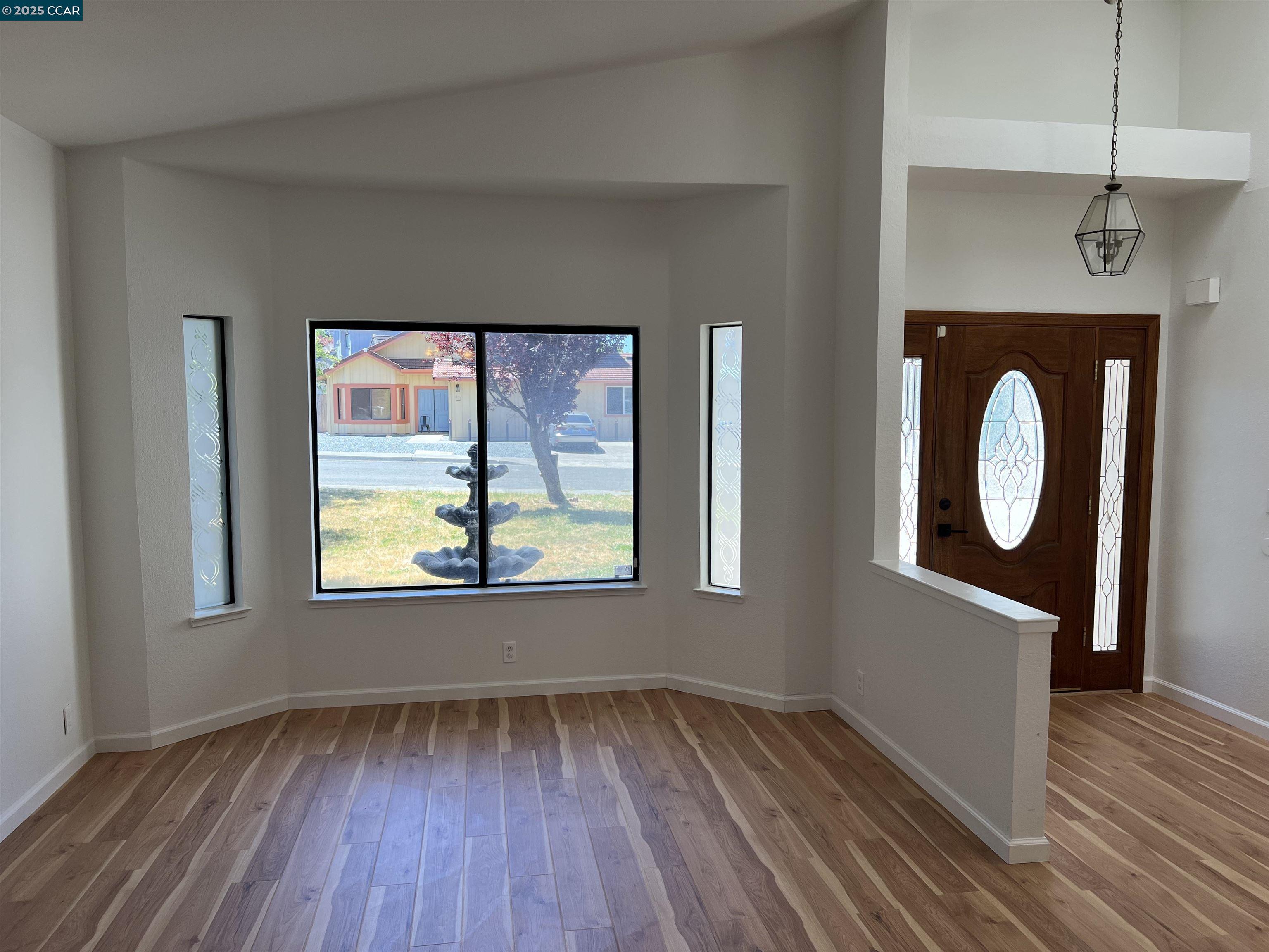 Detail Gallery Image 6 of 43 For 448 Mcgrue Circle, Vallejo,  CA 94589 - 3 Beds | 2/1 Baths