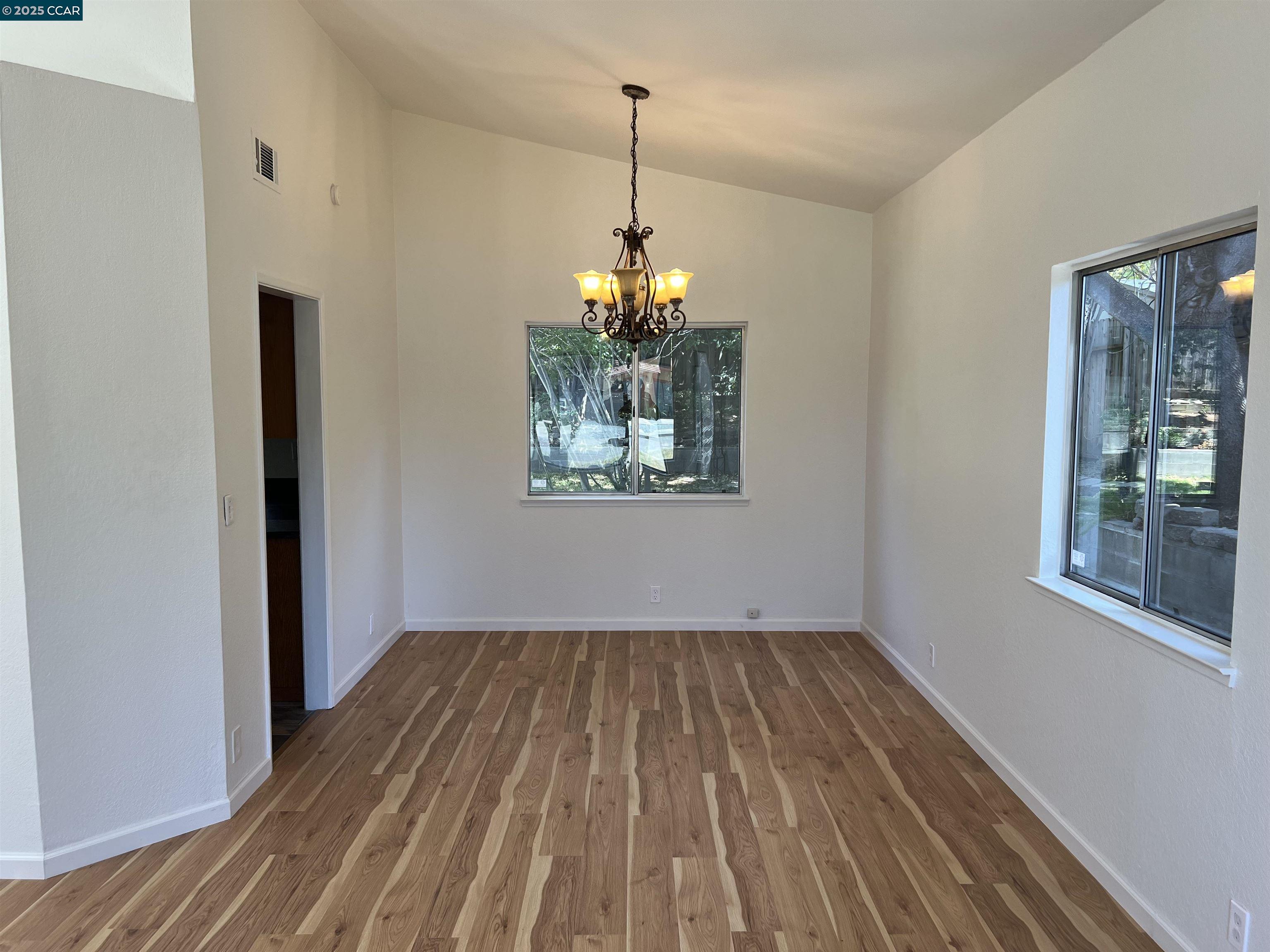 Detail Gallery Image 9 of 43 For 448 Mcgrue Circle, Vallejo,  CA 94589 - 3 Beds | 2/1 Baths