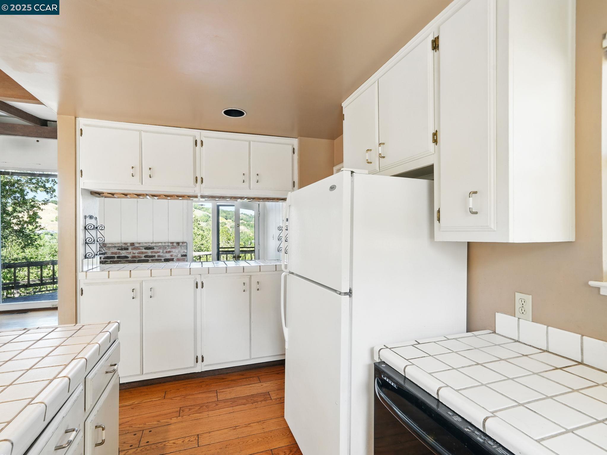 Detail Gallery Image 11 of 42 For 5 Tappan Ct, Orinda,  CA 94563 - 3 Beds | 2/1 Baths