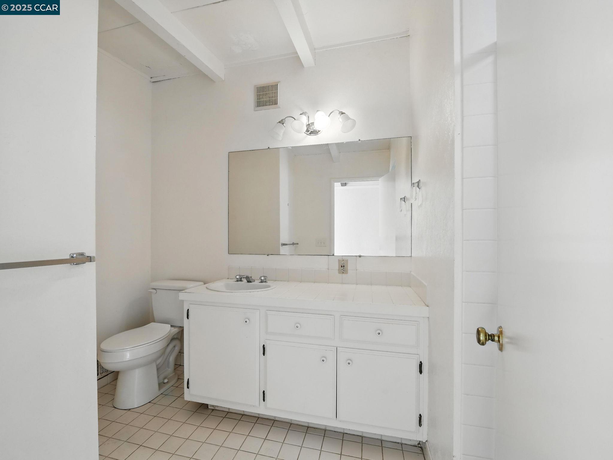 Detail Gallery Image 13 of 42 For 5 Tappan Ct, Orinda,  CA 94563 - 3 Beds | 2/1 Baths