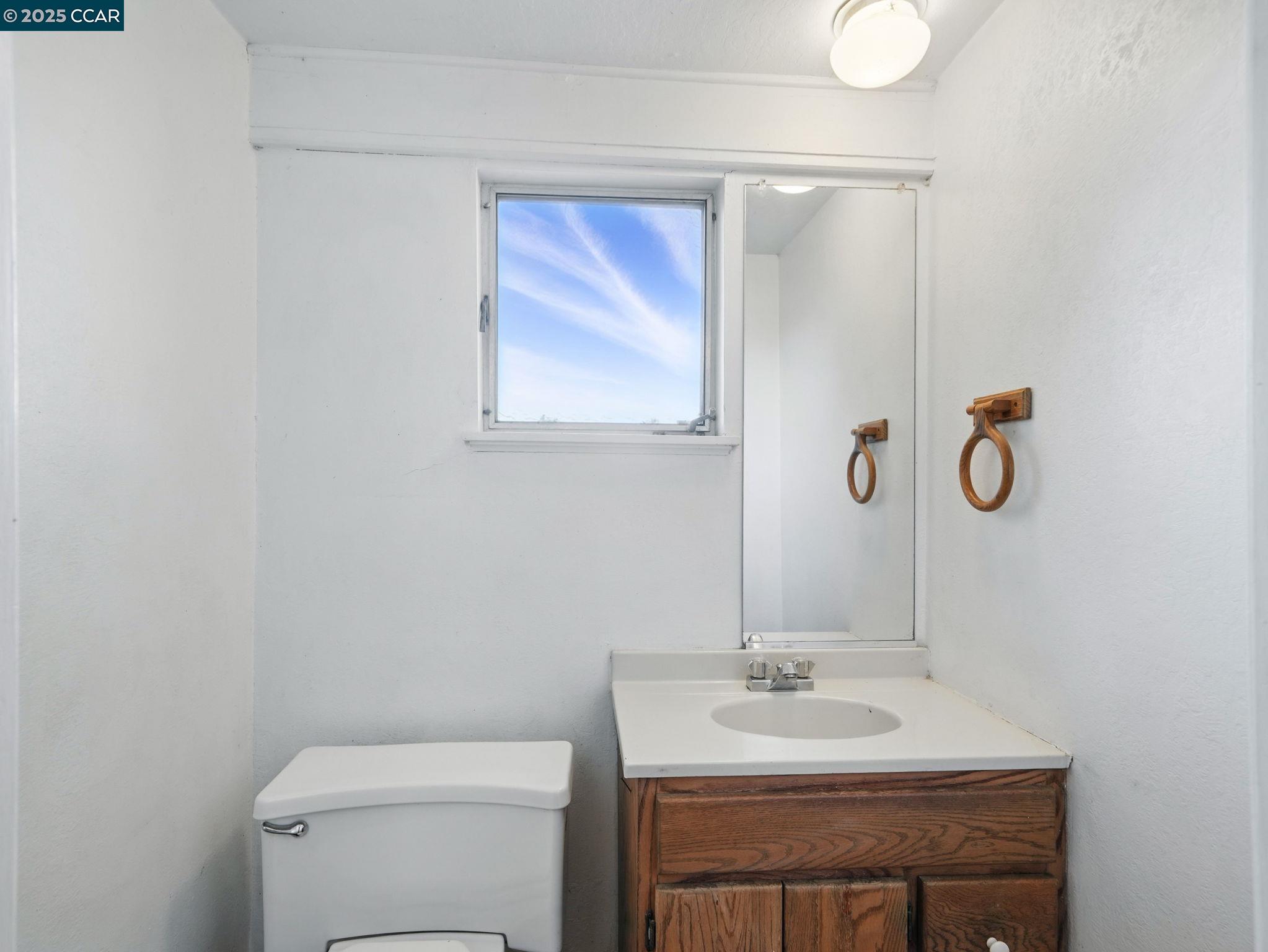 Detail Gallery Image 20 of 42 For 5 Tappan Ct, Orinda,  CA 94563 - 3 Beds | 2/1 Baths