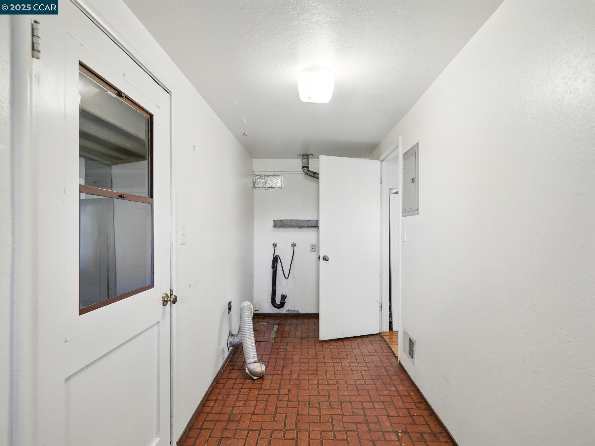 Detail Gallery Image 21 of 42 For 5 Tappan Ct, Orinda,  CA 94563 - 3 Beds | 2/1 Baths