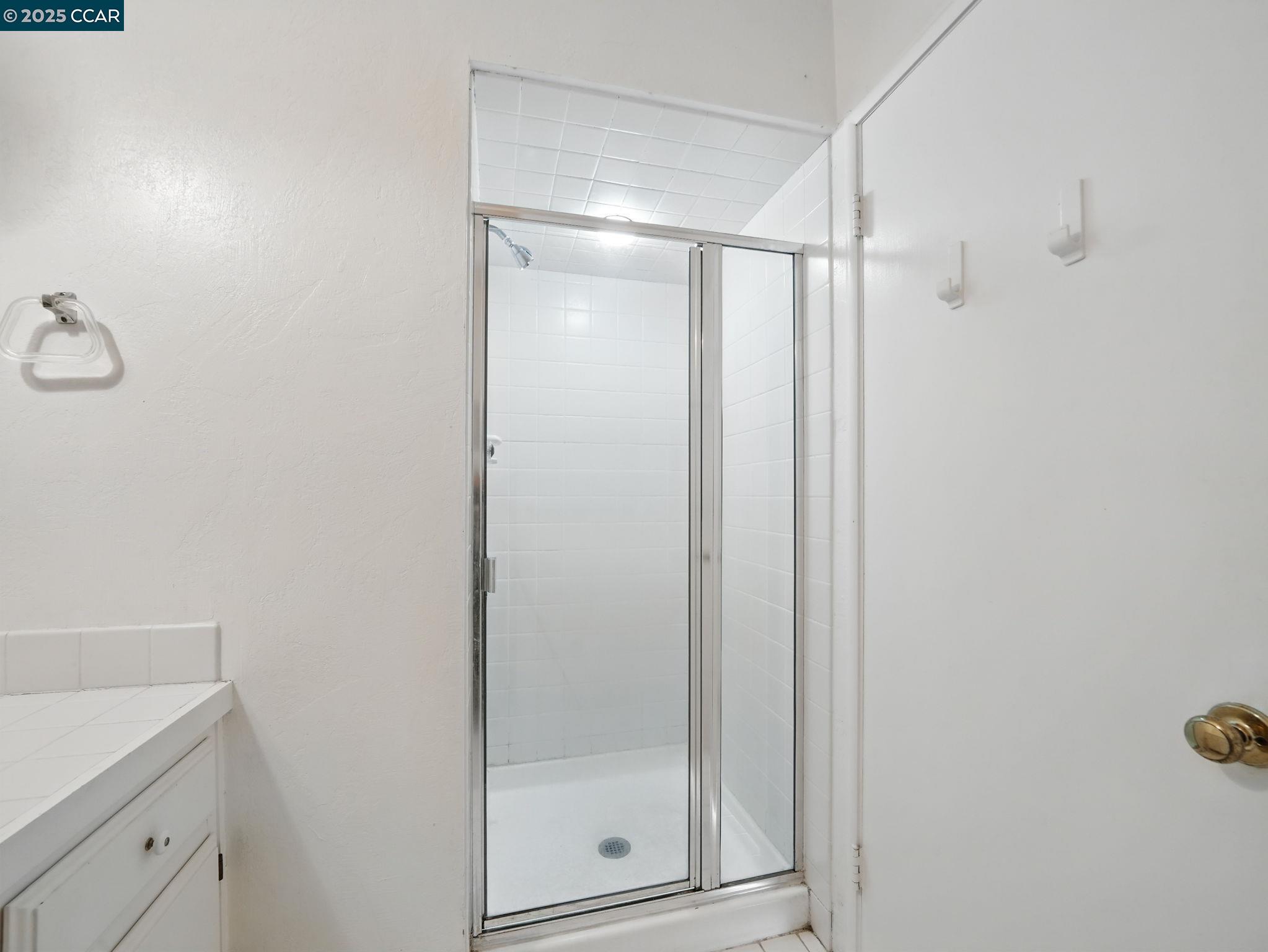 Detail Gallery Image 22 of 42 For 5 Tappan Ct, Orinda,  CA 94563 - 3 Beds | 2/1 Baths