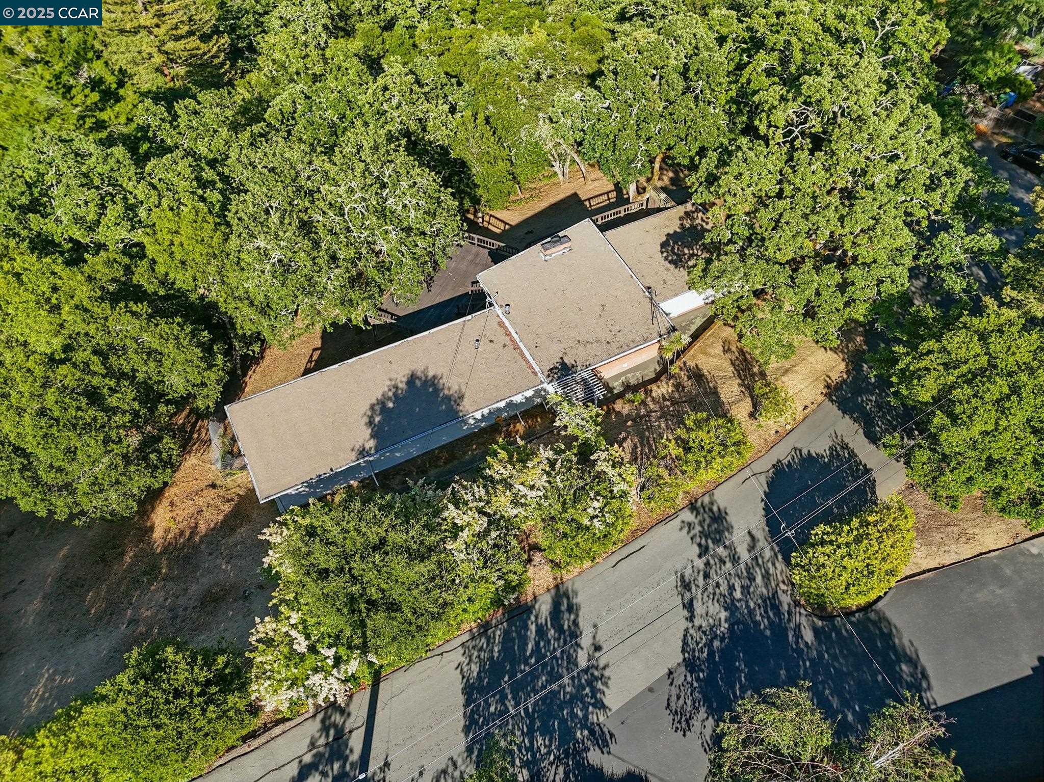 Detail Gallery Image 34 of 42 For 5 Tappan Ct, Orinda,  CA 94563 - 3 Beds | 2/1 Baths