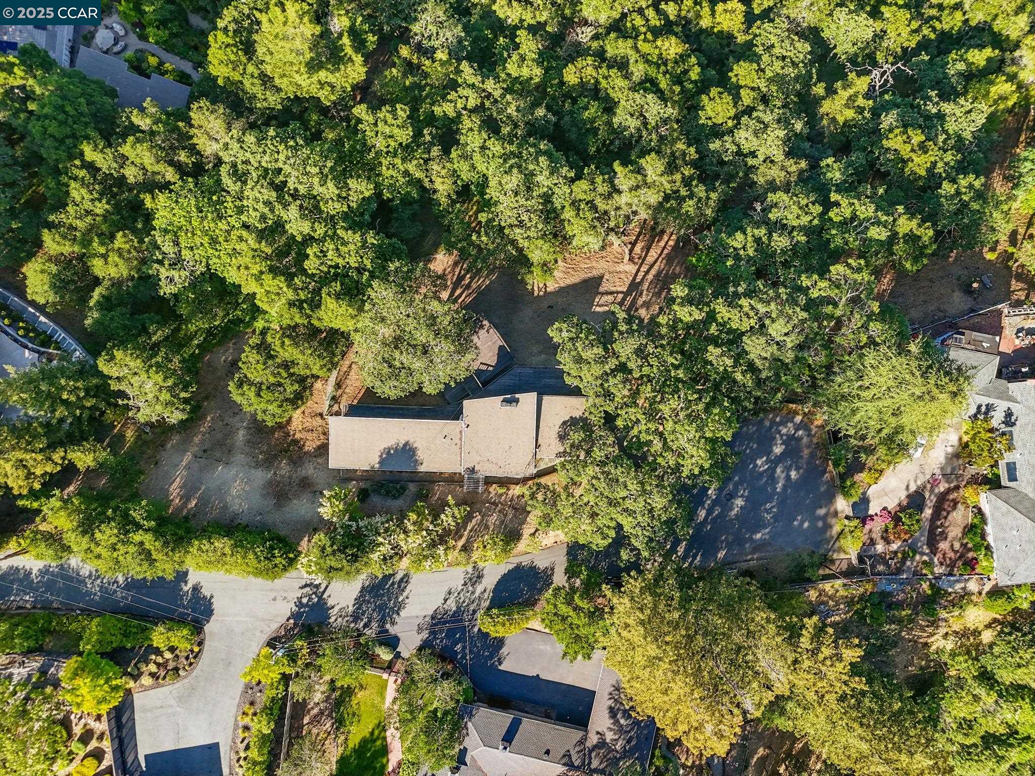 Detail Gallery Image 35 of 42 For 5 Tappan Ct, Orinda,  CA 94563 - 3 Beds | 2/1 Baths