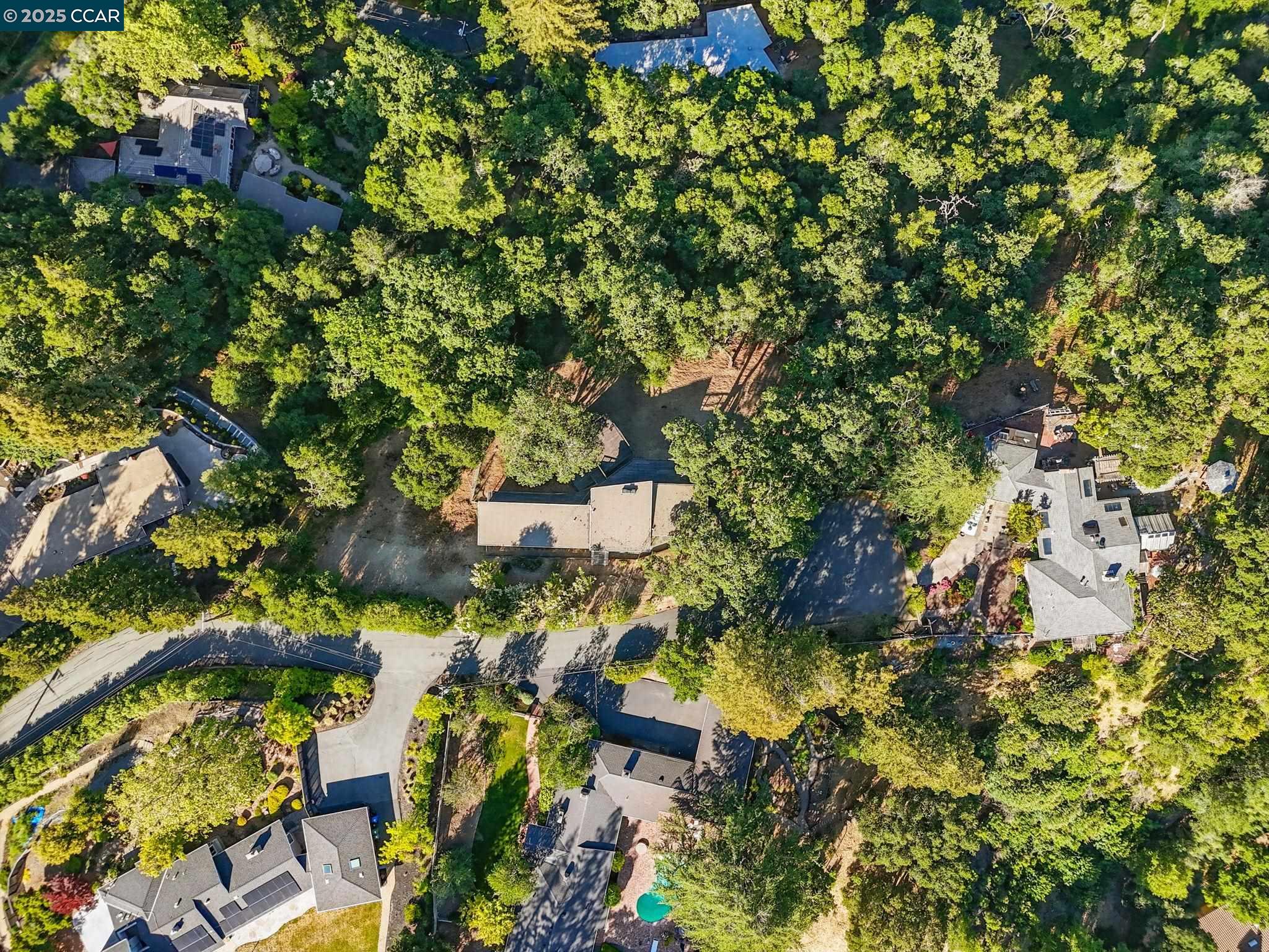 Detail Gallery Image 37 of 42 For 5 Tappan Ct, Orinda,  CA 94563 - 3 Beds | 2/1 Baths