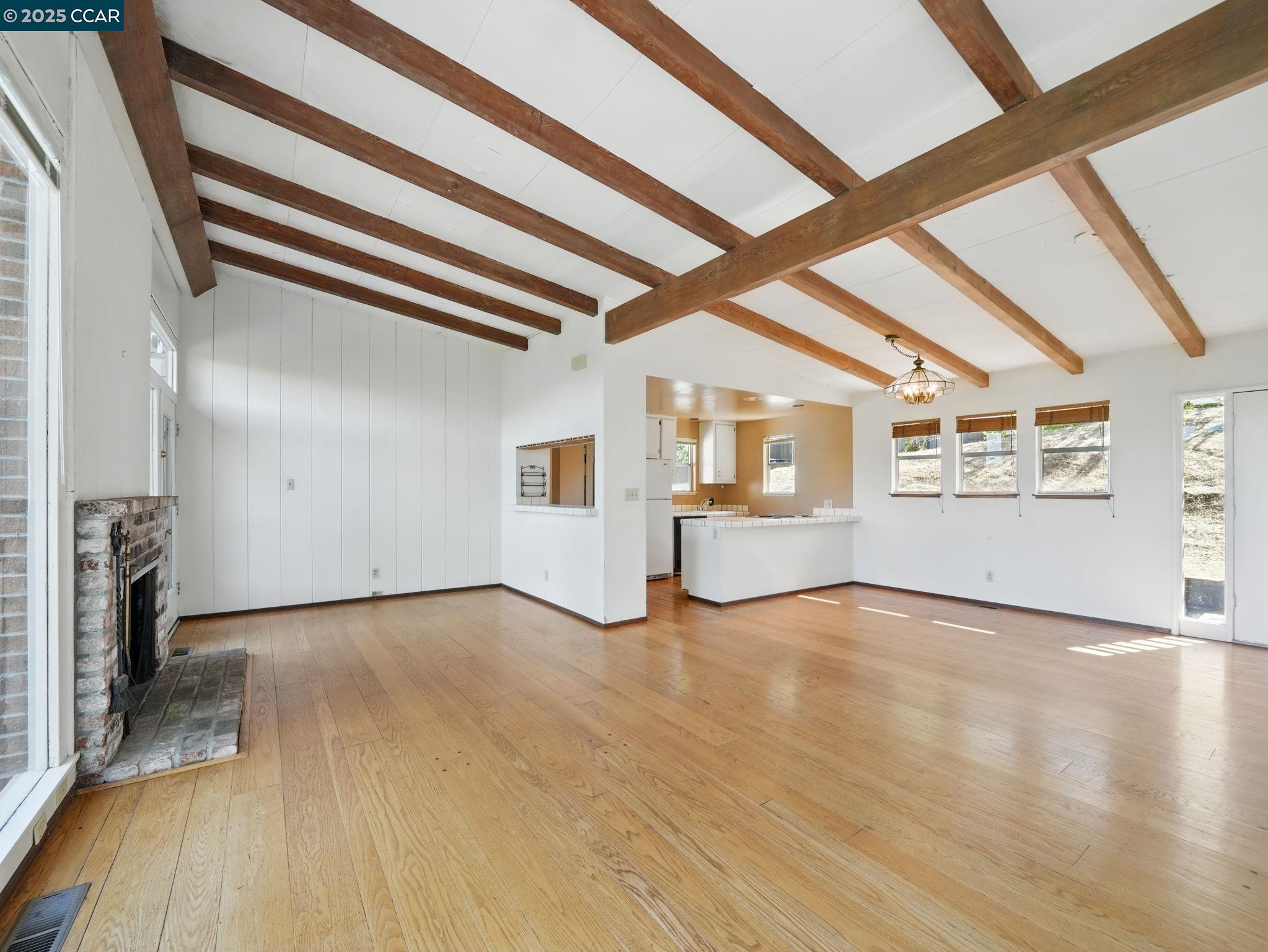 Detail Gallery Image 8 of 42 For 5 Tappan Ct, Orinda,  CA 94563 - 3 Beds | 2/1 Baths