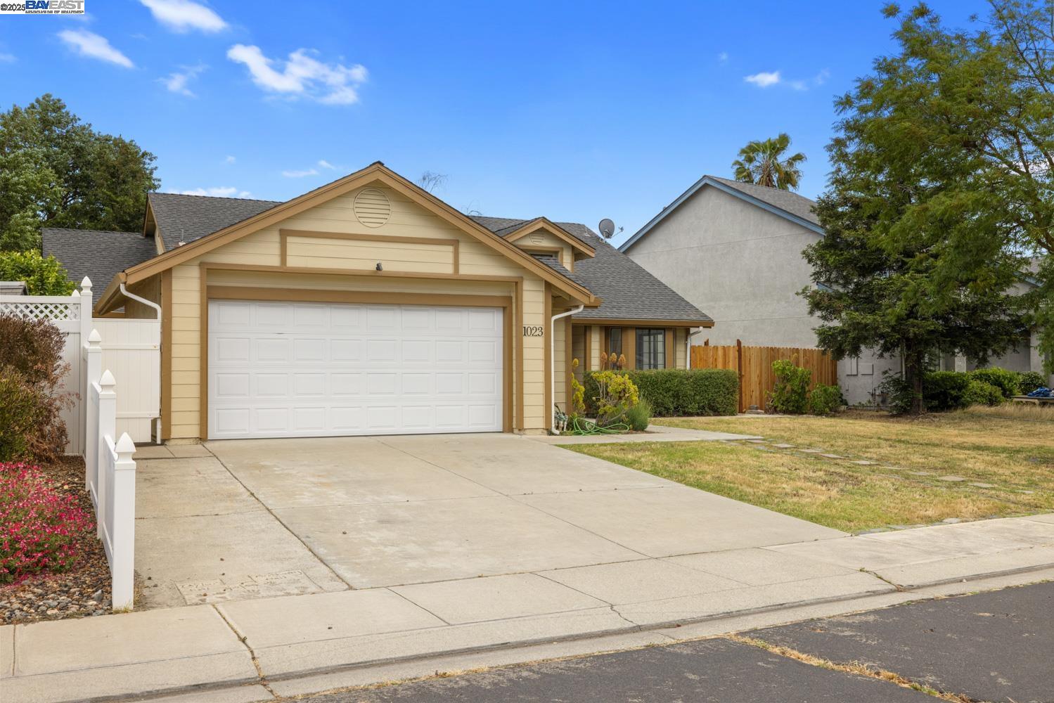 Detail Gallery Image 2 of 48 For 1023 Snowgoose Ln, Manteca,  CA 95337 - 3 Beds | 2 Baths