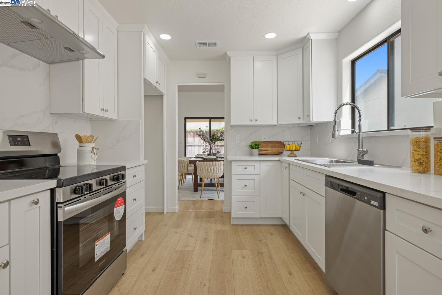 Detail Gallery Image 10 of 48 For 1023 Snowgoose Ln, Manteca,  CA 95337 - 3 Beds | 2 Baths
