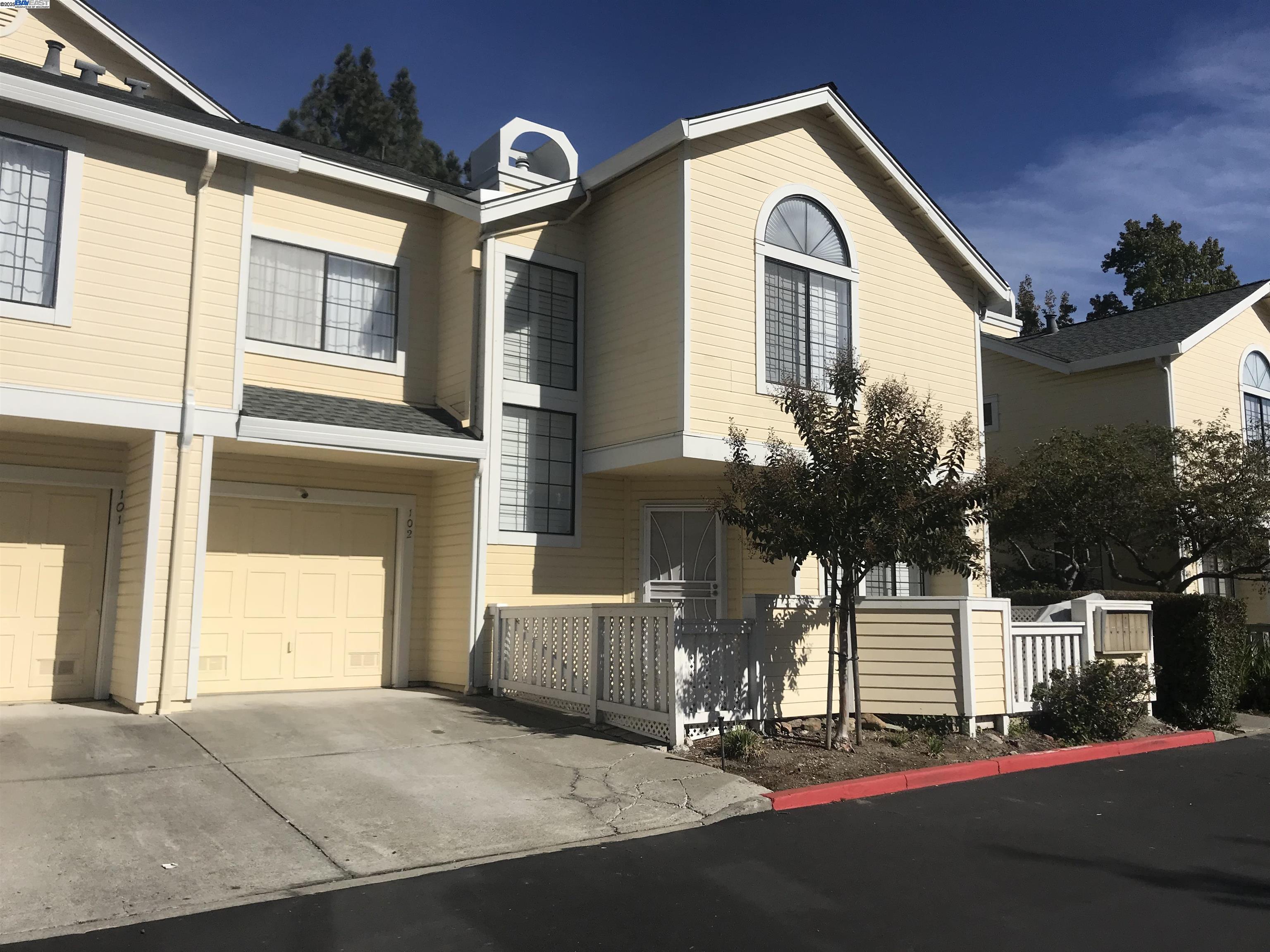 Detail Gallery Image 1 of 20 For 804 Devonwood, Hercules,  CA 94547 - 2 Beds | 2/1 Baths