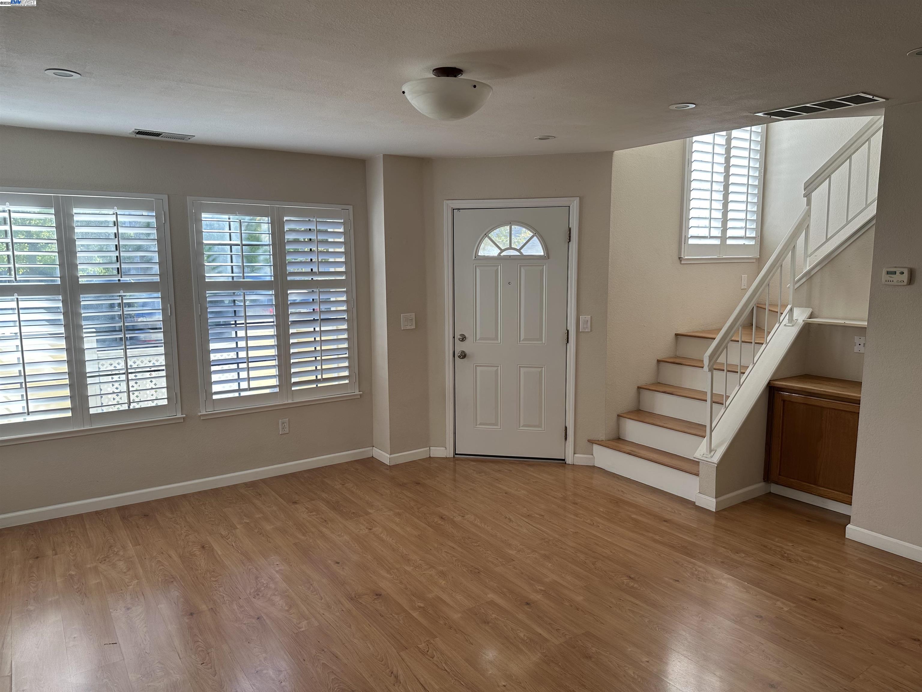 Detail Gallery Image 3 of 20 For 804 Devonwood, Hercules,  CA 94547 - 2 Beds | 2/1 Baths
