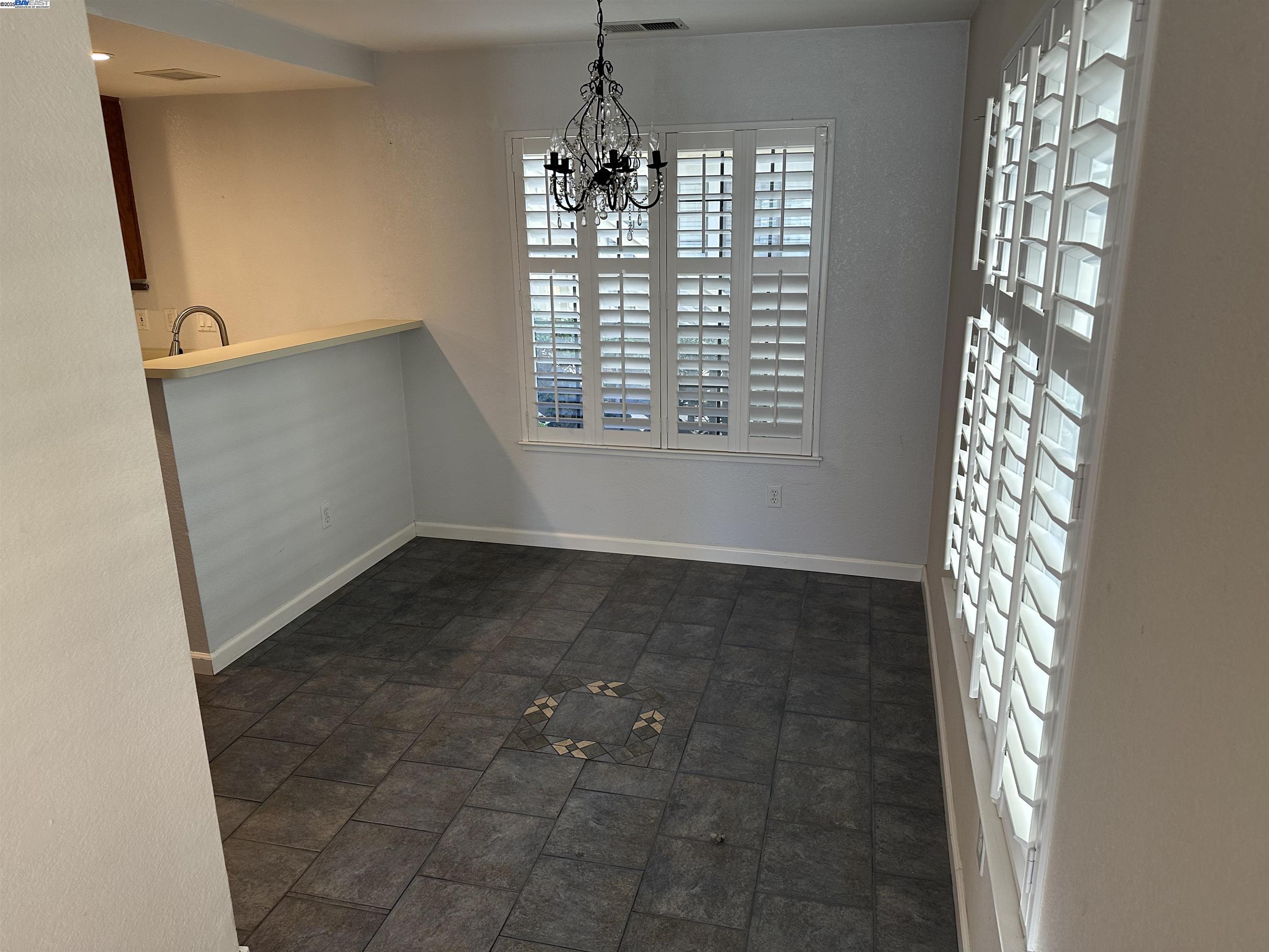 Detail Gallery Image 5 of 20 For 804 Devonwood, Hercules,  CA 94547 - 2 Beds | 2/1 Baths