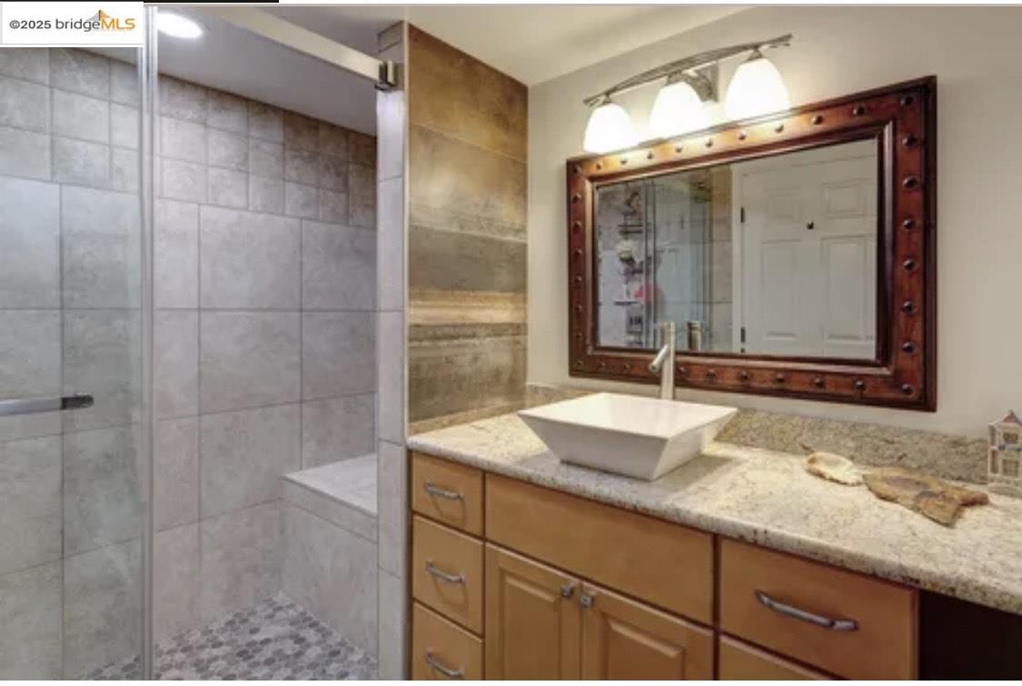 Detail Gallery Image 2 of 7 For 2612 Cole St., Oakland,  CA 94601 - 1 Beds | 1 Baths