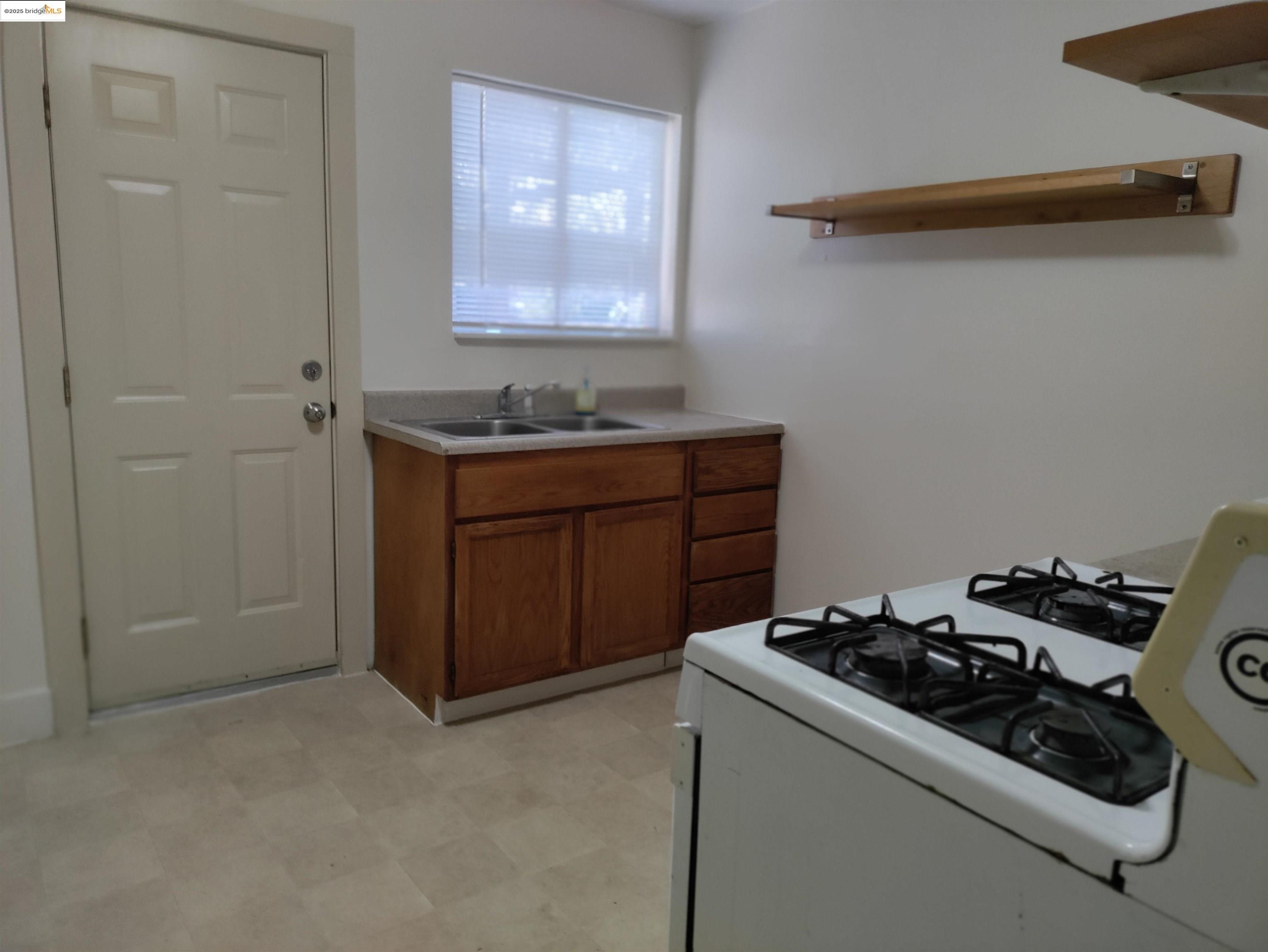 Detail Gallery Image 3 of 23 For 1614 Russell Street, Berkeley,  CA 94703 - – Beds | – Baths