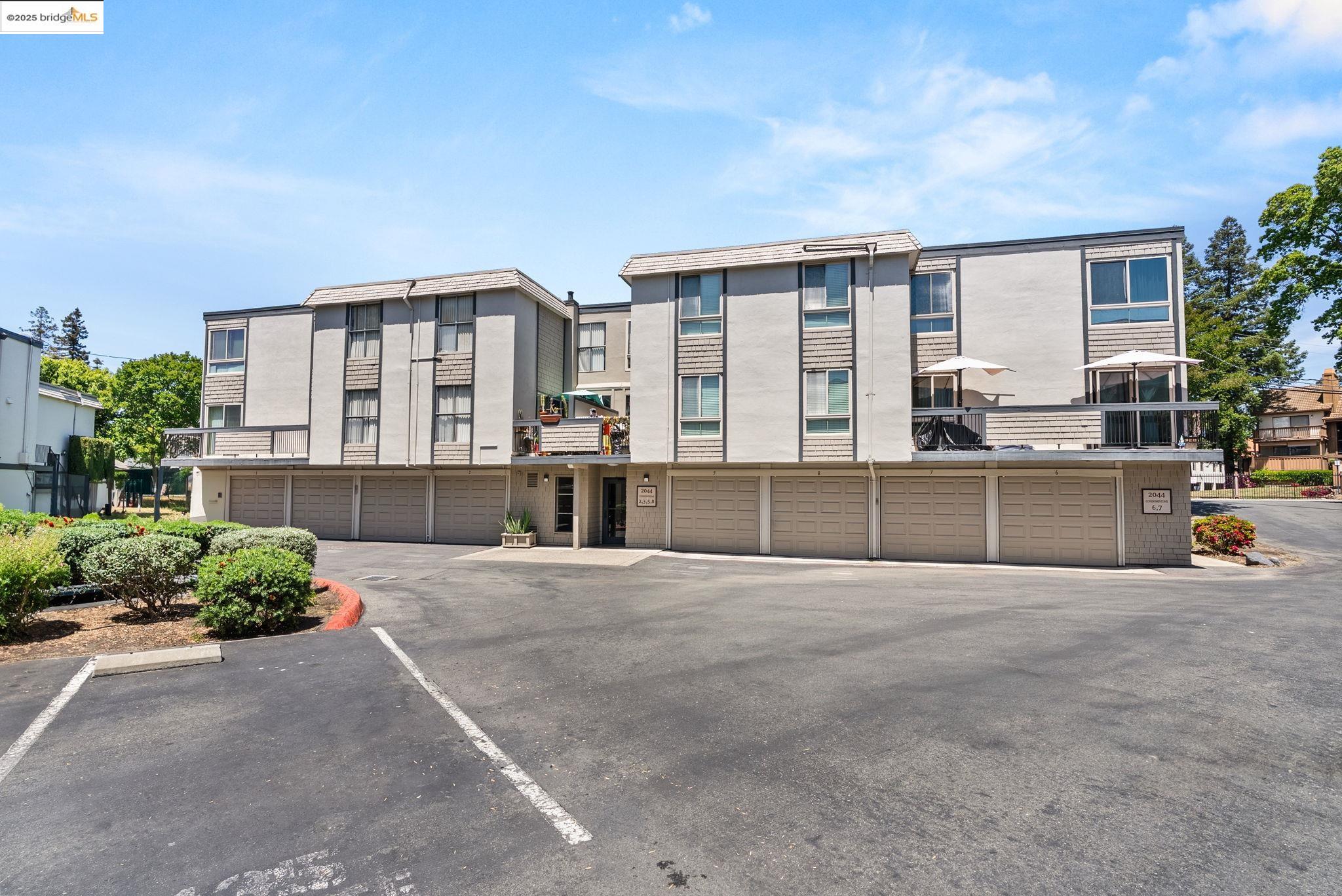 MLS: 41098084 Condo For Sale