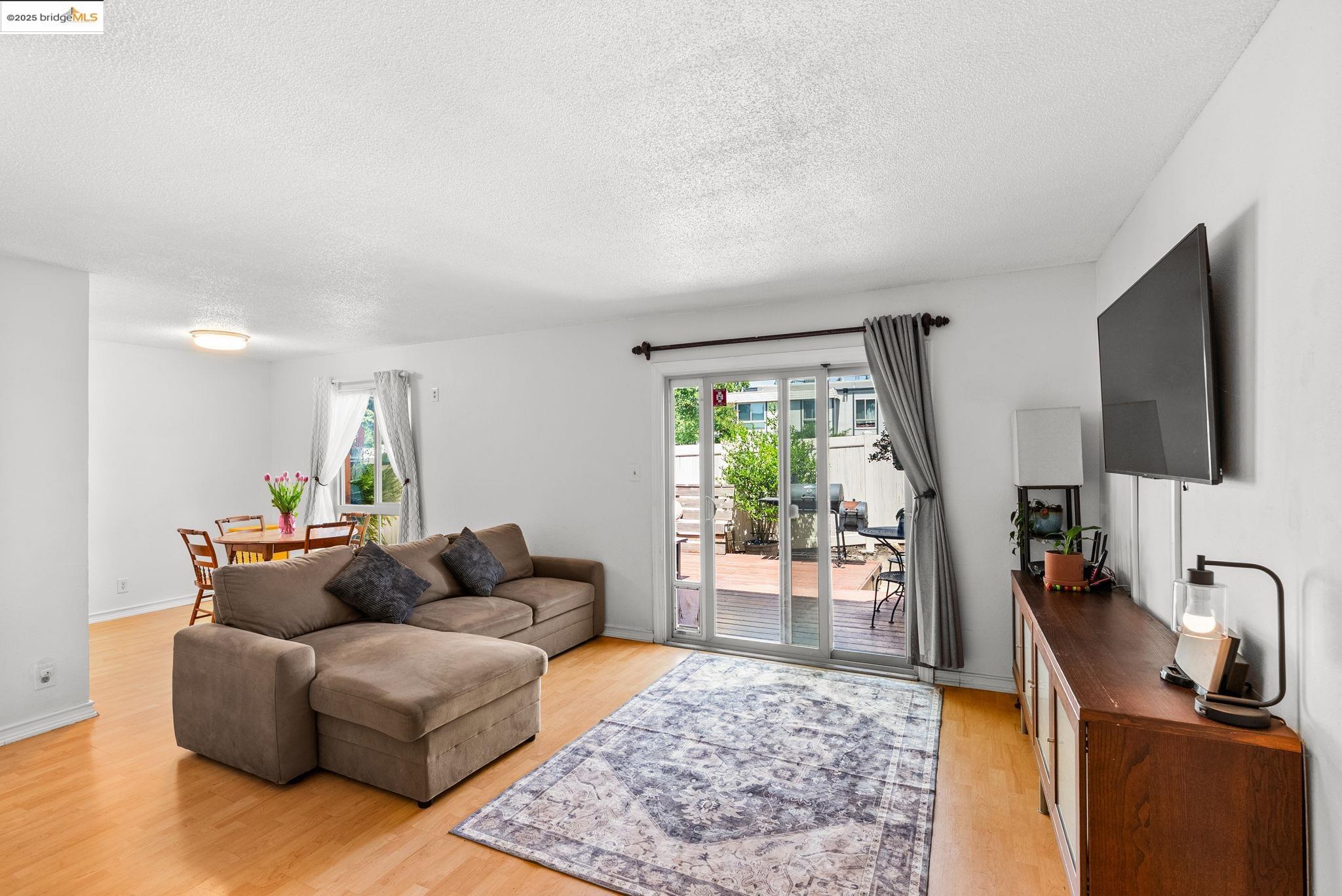 Photo #4: 41098084 Listing: Photo #4