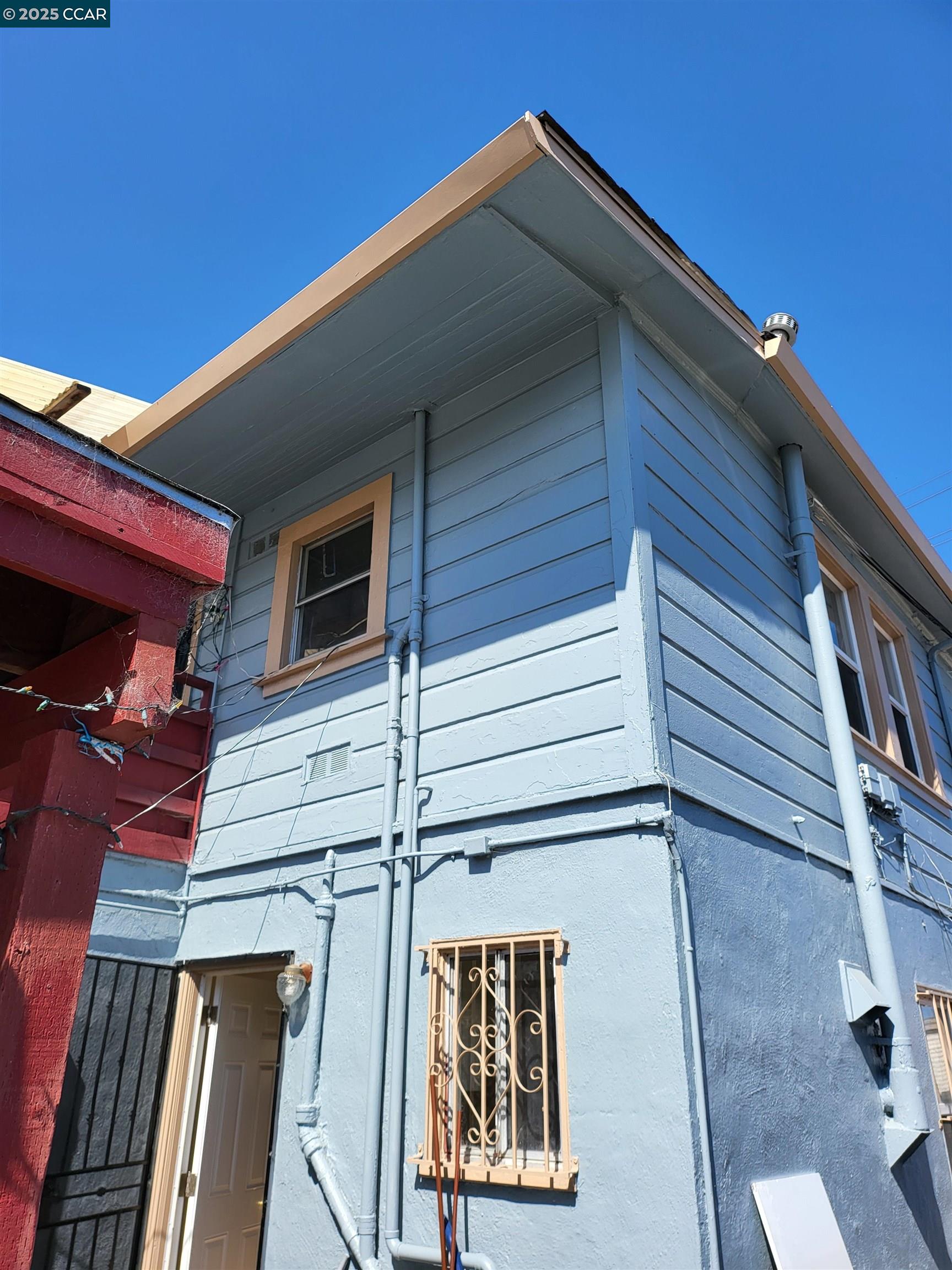Detail Gallery Image 1 of 7 For 400 South St, Richmond,  CA 94804 - 2 Beds | 1 Baths
