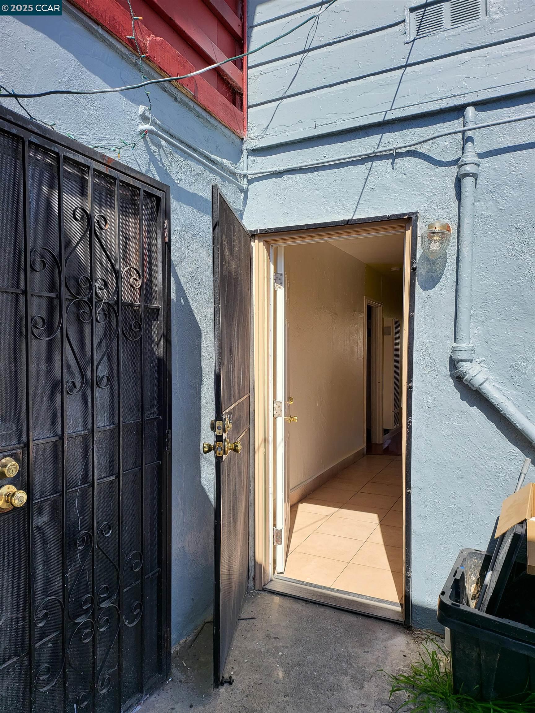 Detail Gallery Image 2 of 7 For 400 South St, Richmond,  CA 94804 - 2 Beds | 1 Baths