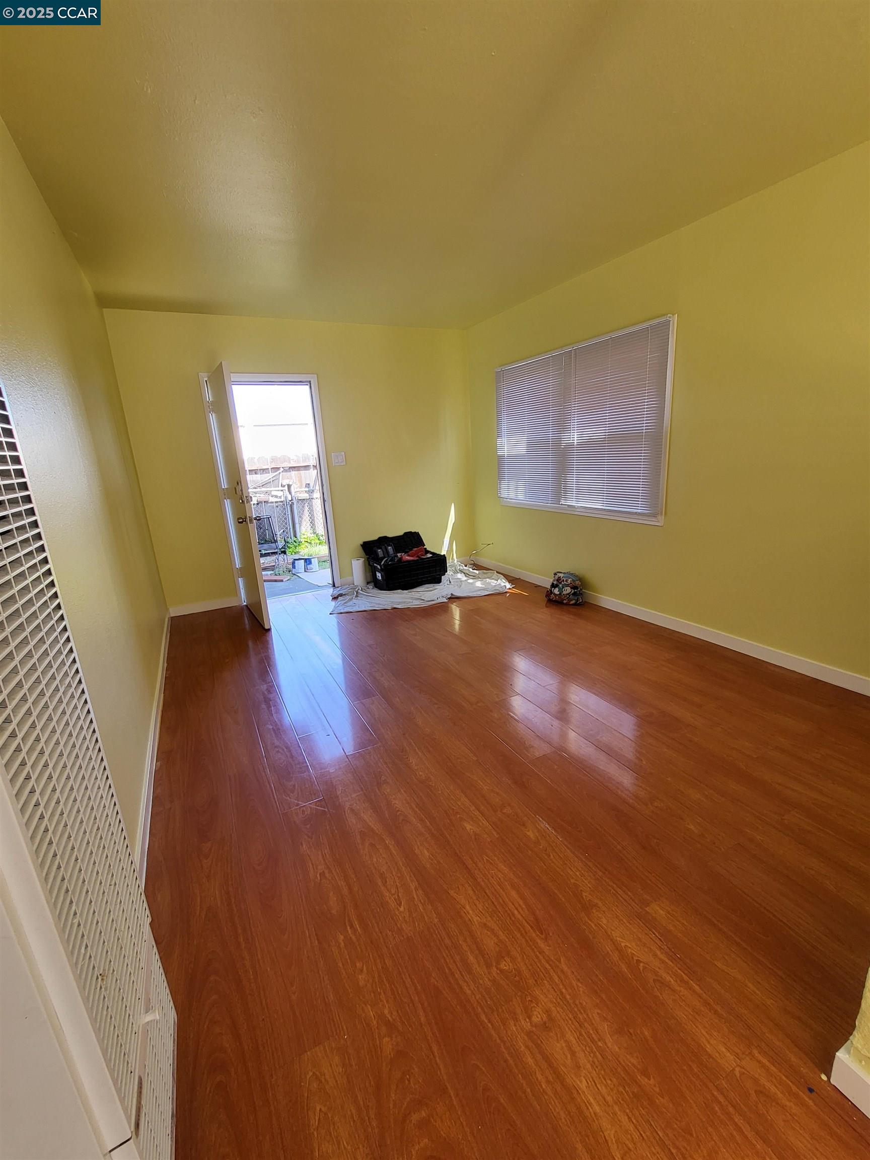 Detail Gallery Image 4 of 7 For 400 South St, Richmond,  CA 94804 - 2 Beds | 1 Baths