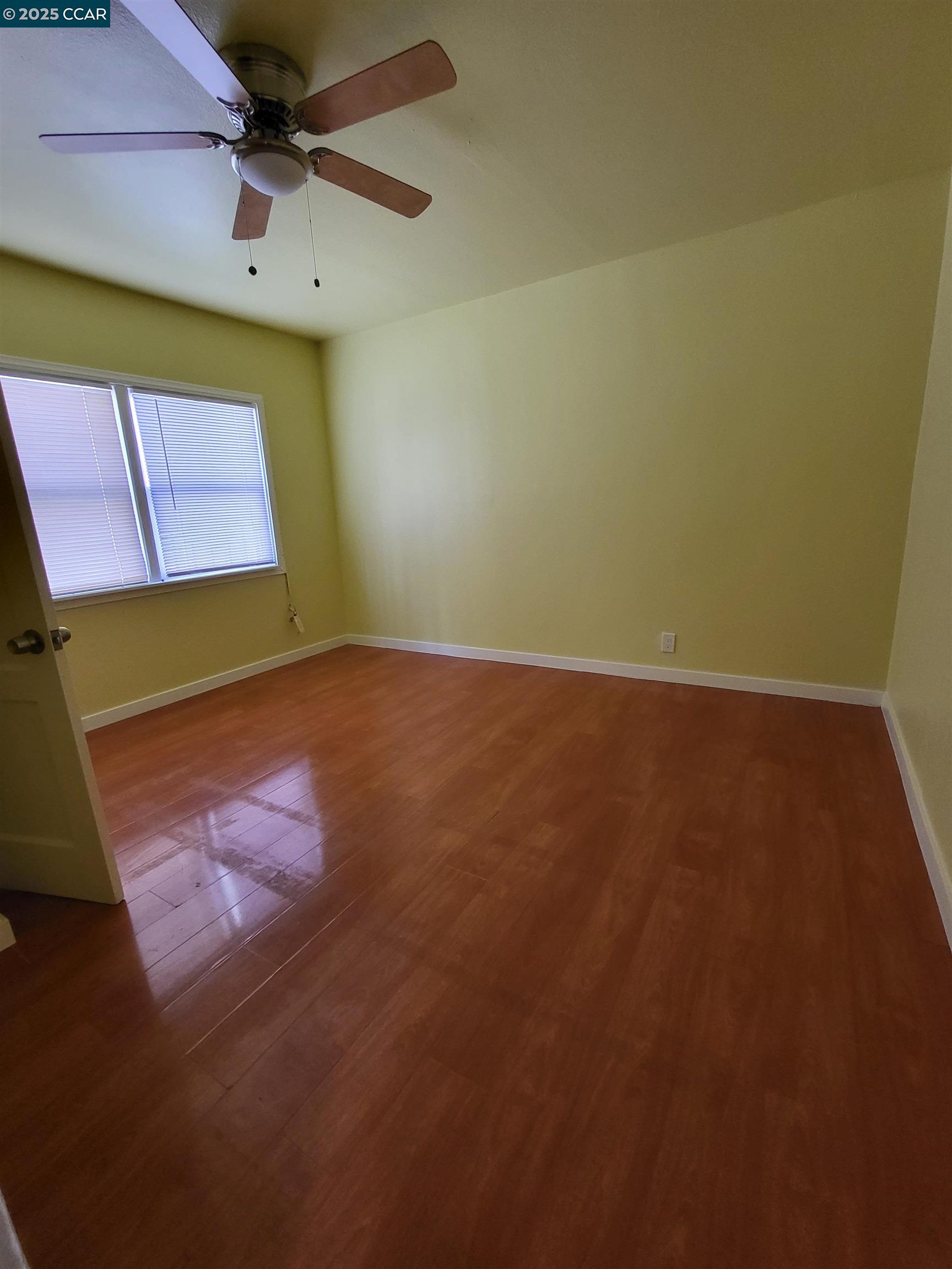 Detail Gallery Image 5 of 7 For 400 South St, Richmond,  CA 94804 - 2 Beds | 1 Baths
