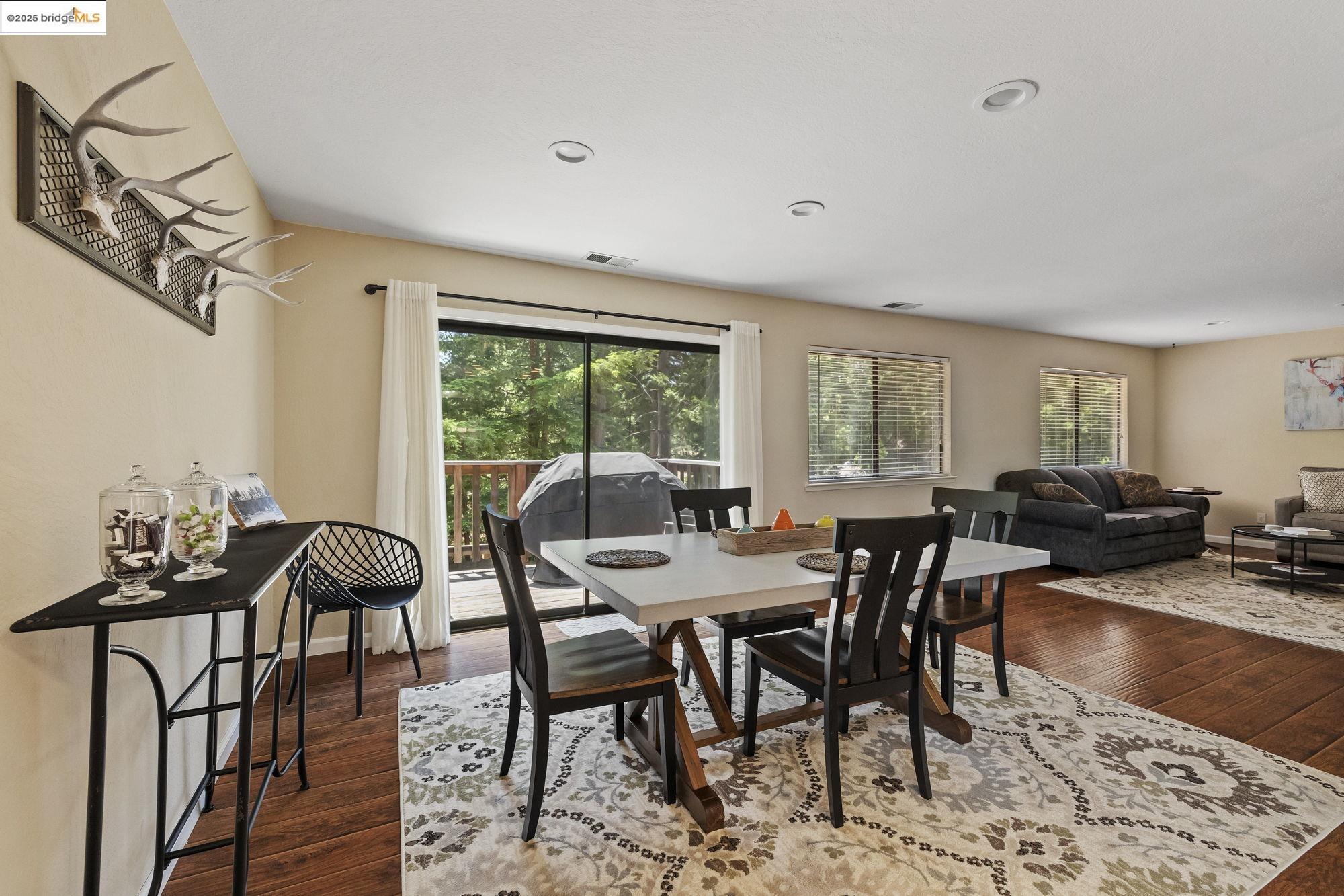 Detail Gallery Image 4 of 30 For 17801 Lark, Twain Harte,  CA 95383-9736 - 3 Beds | 2/1 Baths