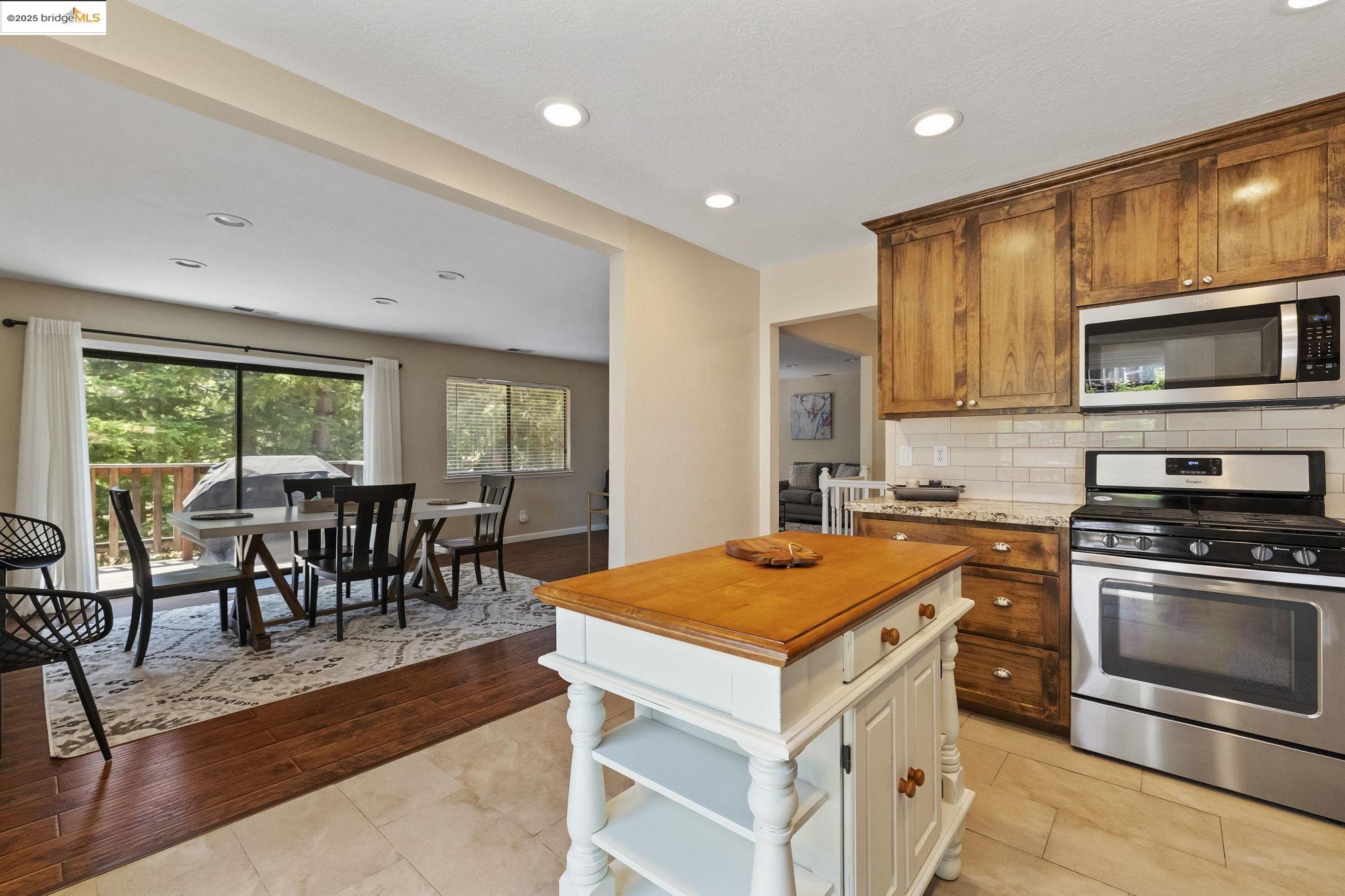 Detail Gallery Image 5 of 30 For 17801 Lark, Twain Harte,  CA 95383-9736 - 3 Beds | 2/1 Baths