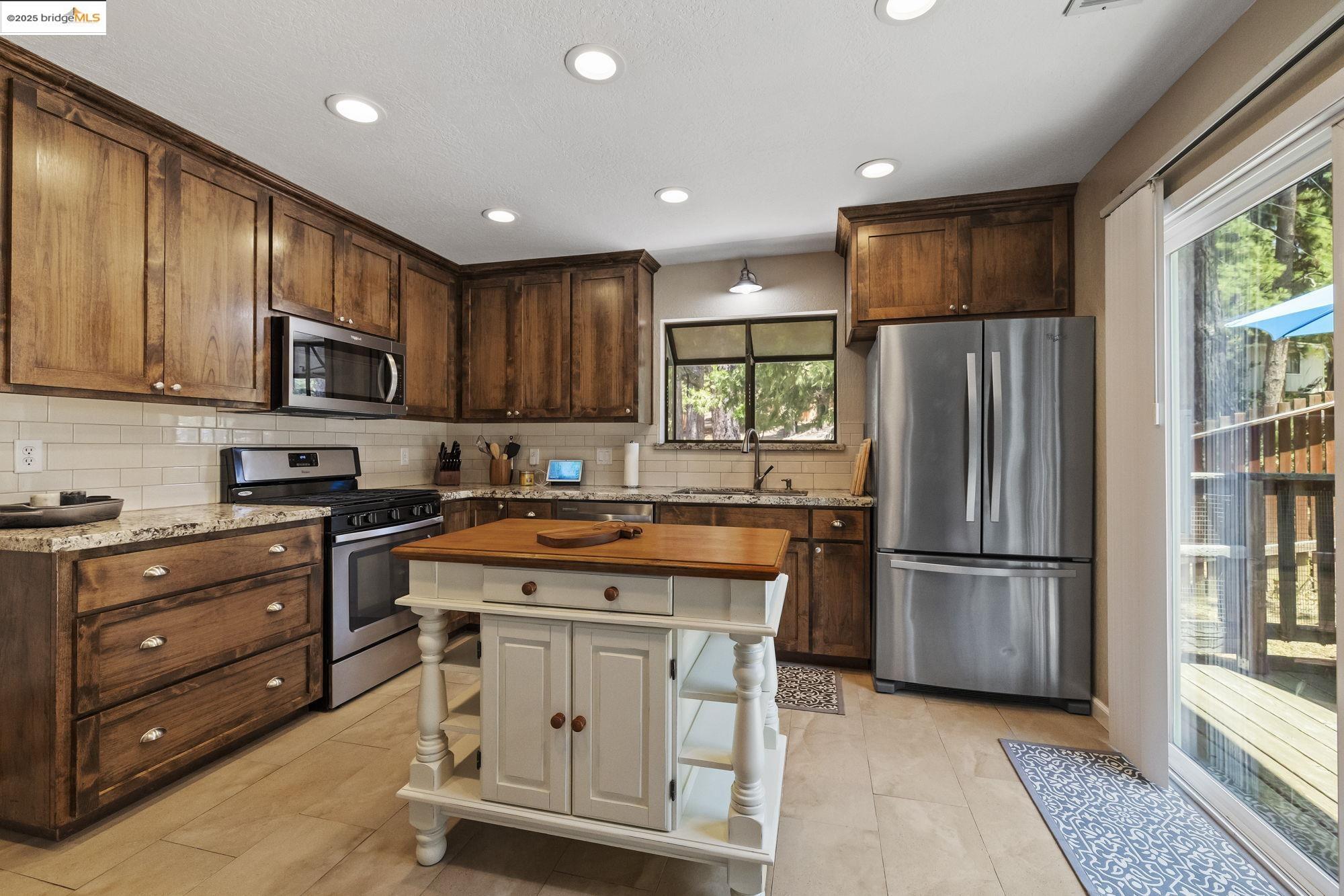 Detail Gallery Image 6 of 30 For 17801 Lark, Twain Harte,  CA 95383-9736 - 3 Beds | 2/1 Baths