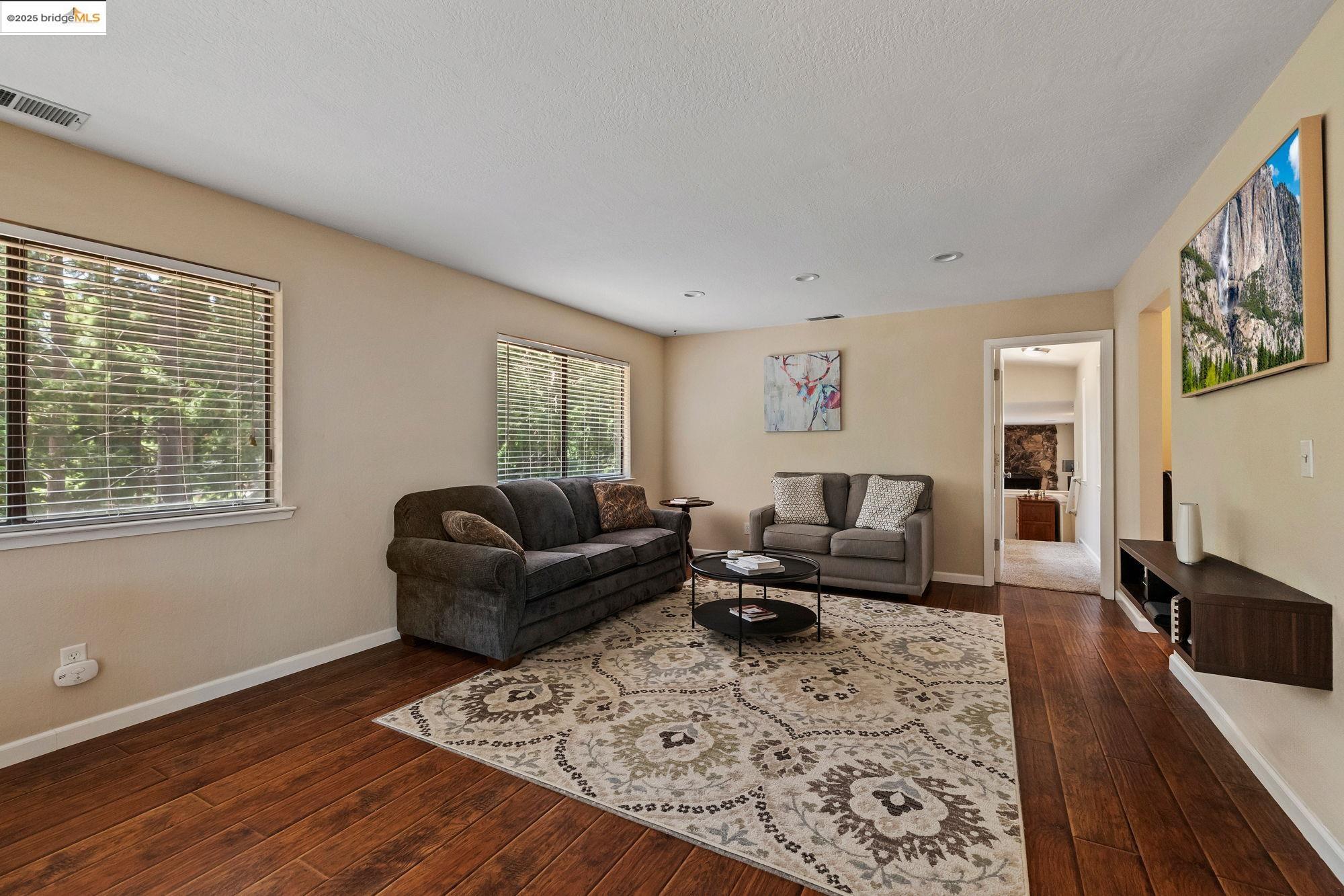 Detail Gallery Image 6 of 26 For 17801 Lark, Twain Harte,  CA 95383-9736 - 3 Beds | 2/1 Baths