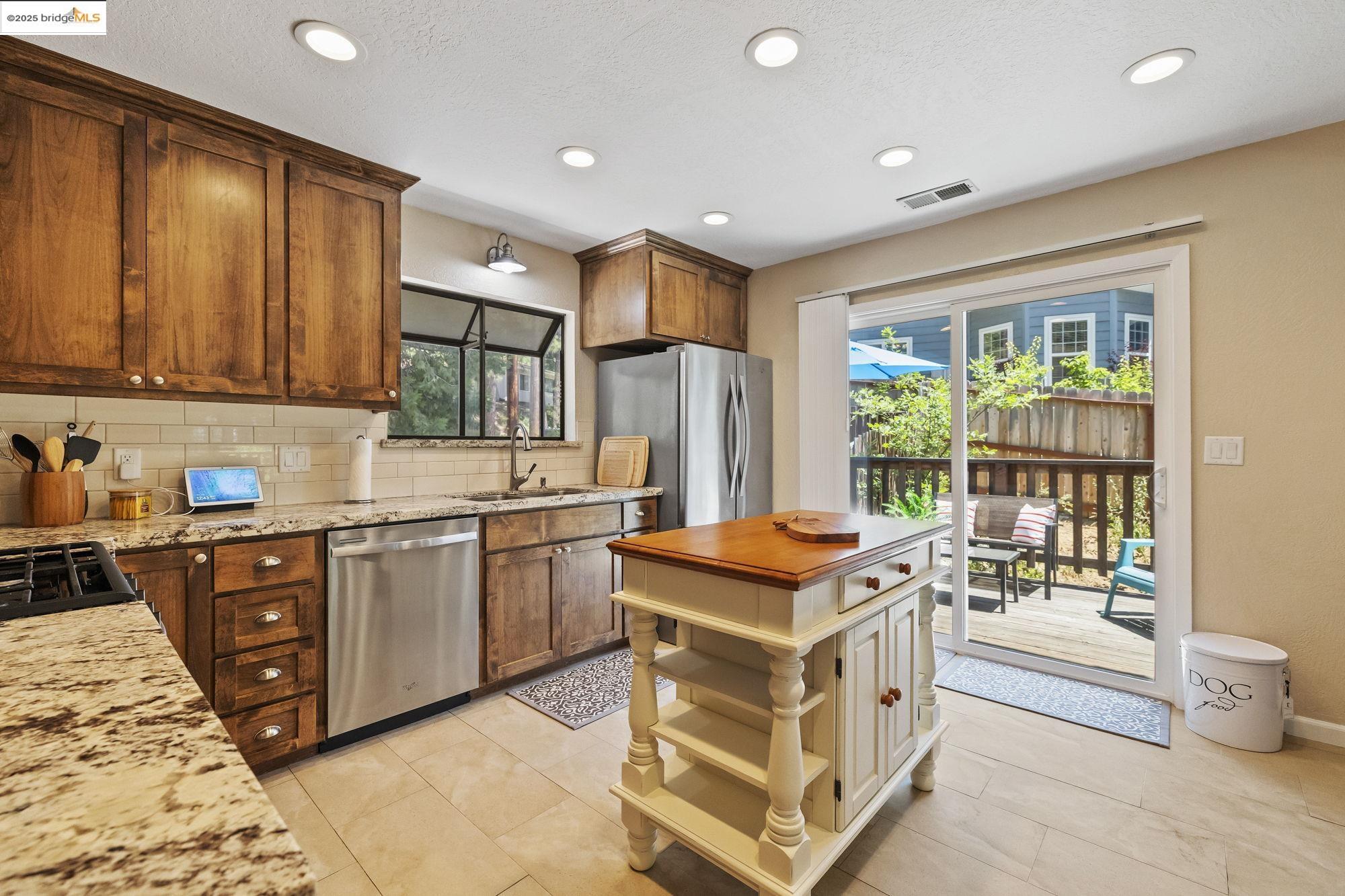 Detail Gallery Image 8 of 30 For 17801 Lark, Twain Harte,  CA 95383-9736 - 3 Beds | 2/1 Baths