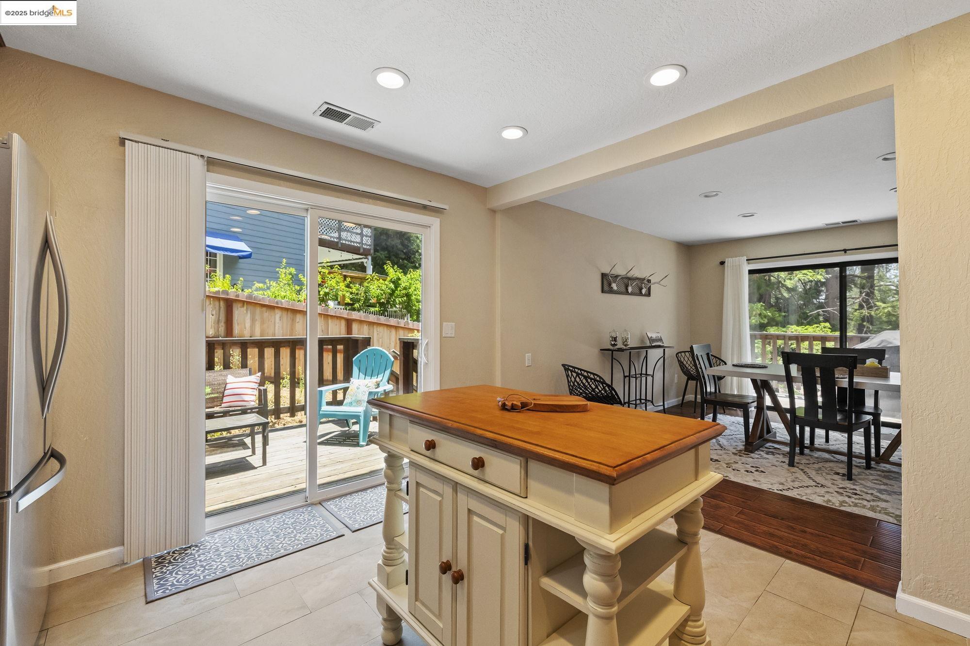 Detail Gallery Image 8 of 26 For 17801 Lark, Twain Harte,  CA 95383-9736 - 3 Beds | 2/1 Baths