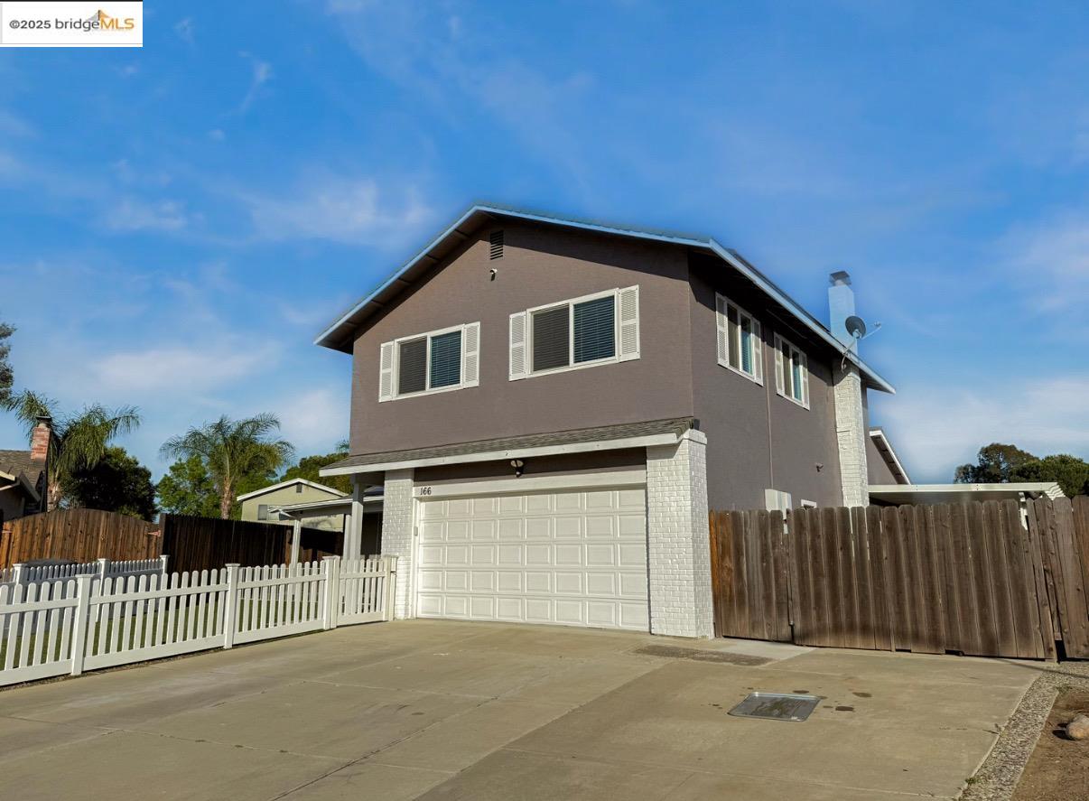 Detail Gallery Image 1 of 25 For 166 Norman Ct, Tracy,  CA 95376 - 5 Beds | 3 Baths