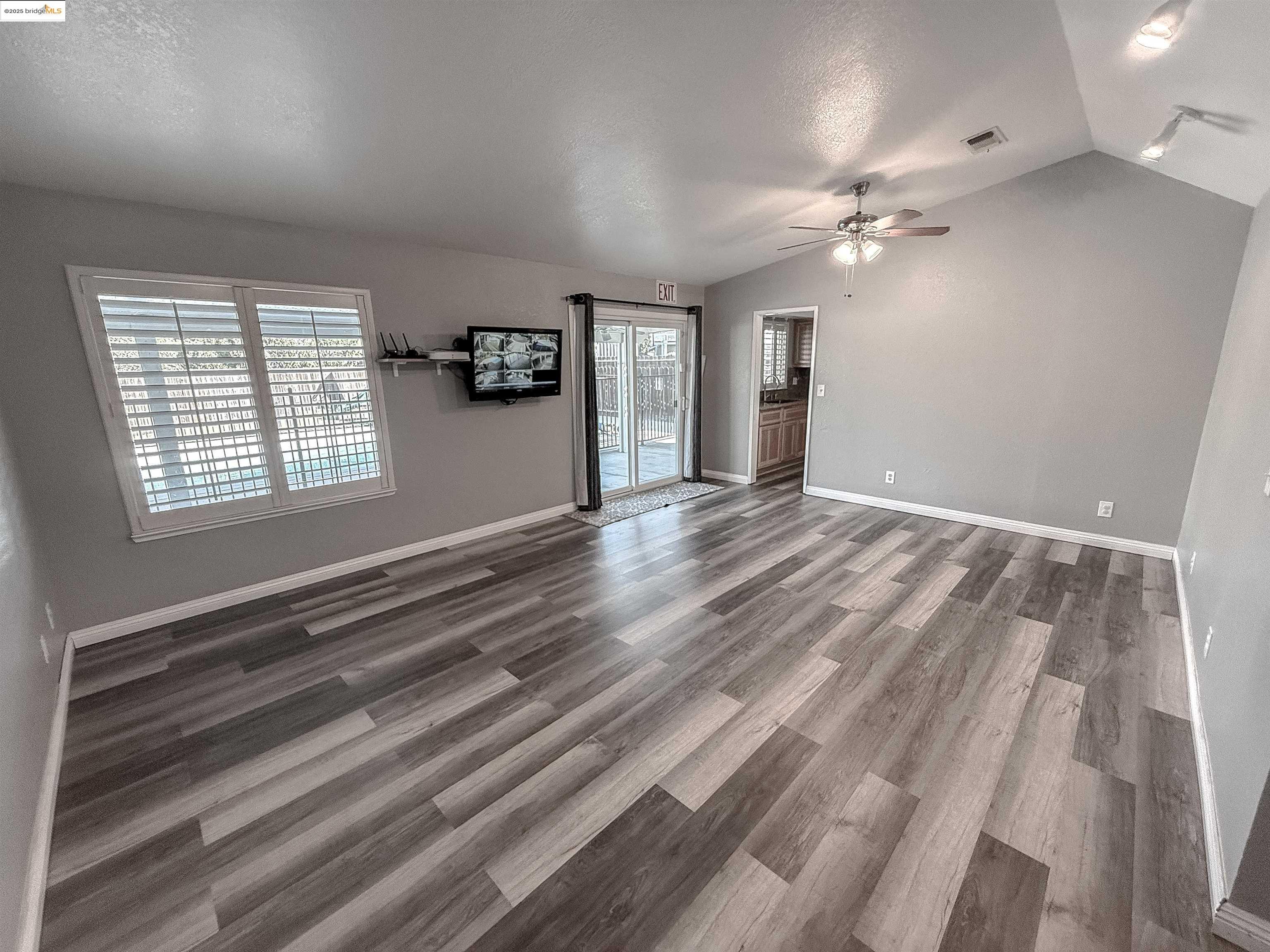 Detail Gallery Image 11 of 25 For 166 Norman Ct, Tracy,  CA 95376 - 5 Beds | 3 Baths