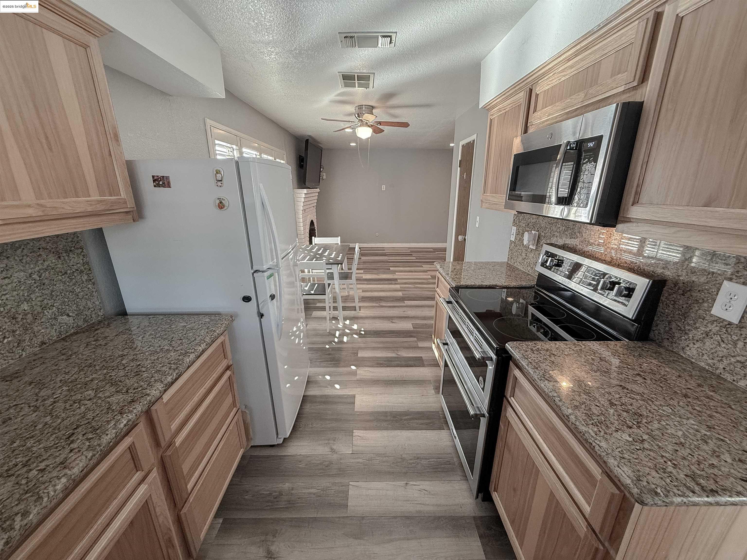 Detail Gallery Image 3 of 25 For 166 Norman Ct, Tracy,  CA 95376 - 5 Beds | 3 Baths