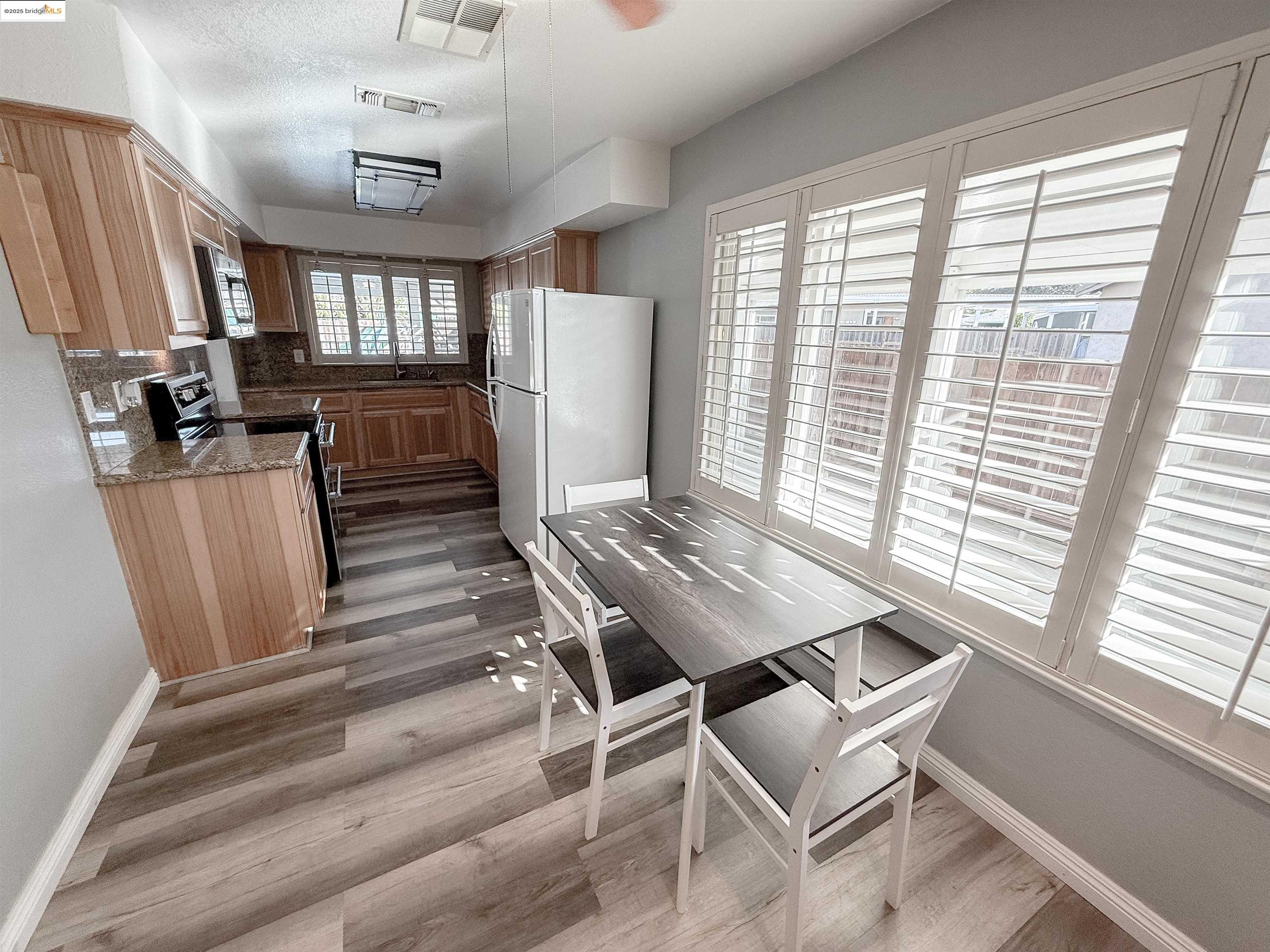 Detail Gallery Image 4 of 25 For 166 Norman Ct, Tracy,  CA 95376 - 5 Beds | 3 Baths