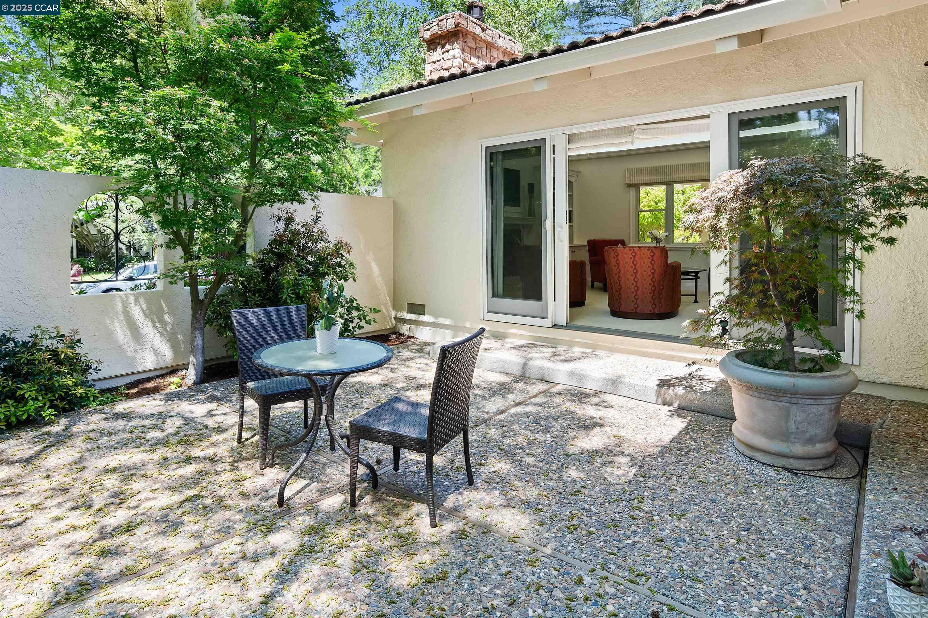 Detail Gallery Image 16 of 60 For 2142 Deer Oak Way, Danville,  CA 94506 - 5 Beds | 3/1 Baths