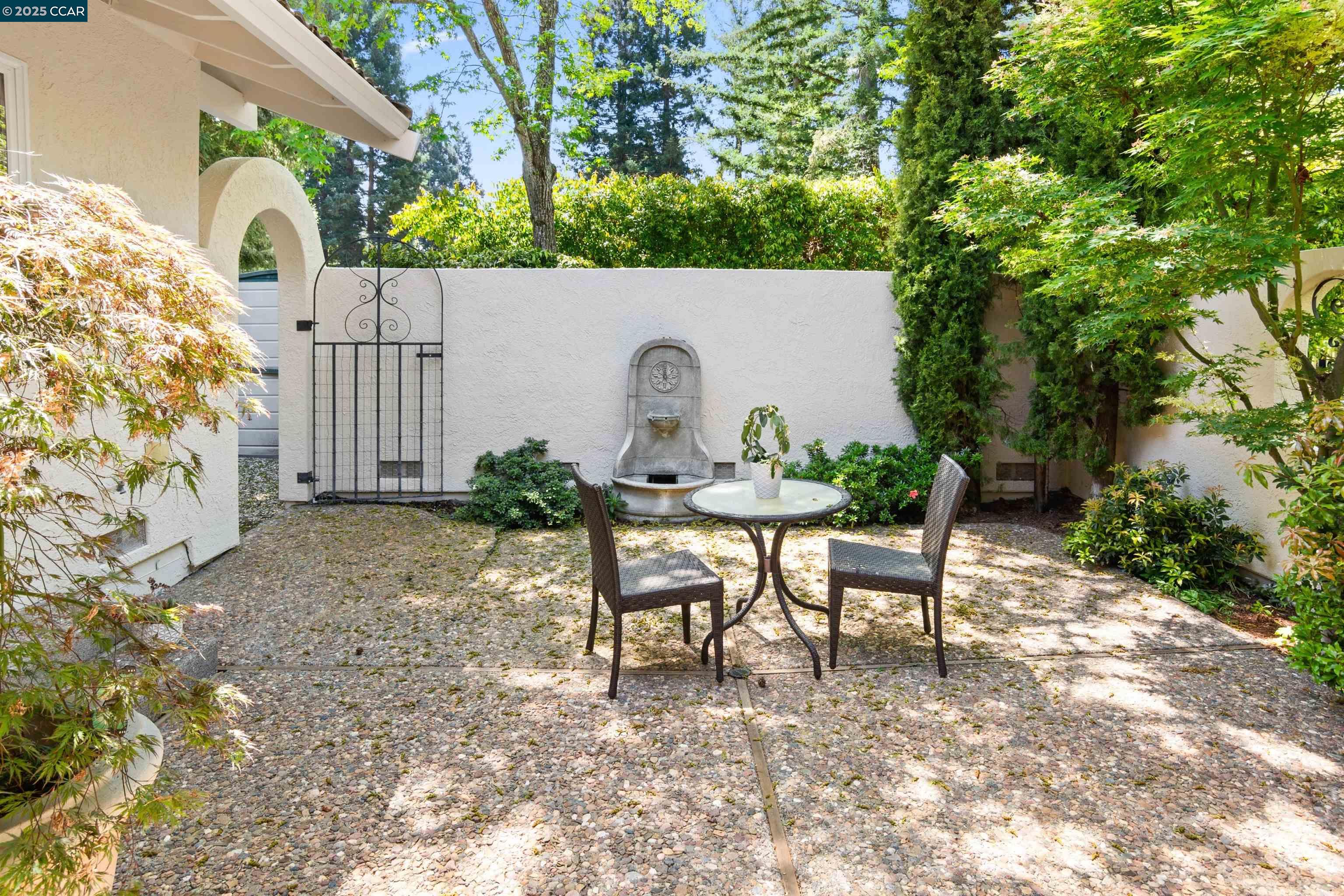Detail Gallery Image 17 of 60 For 2142 Deer Oak Way, Danville,  CA 94506 - 5 Beds | 3/1 Baths