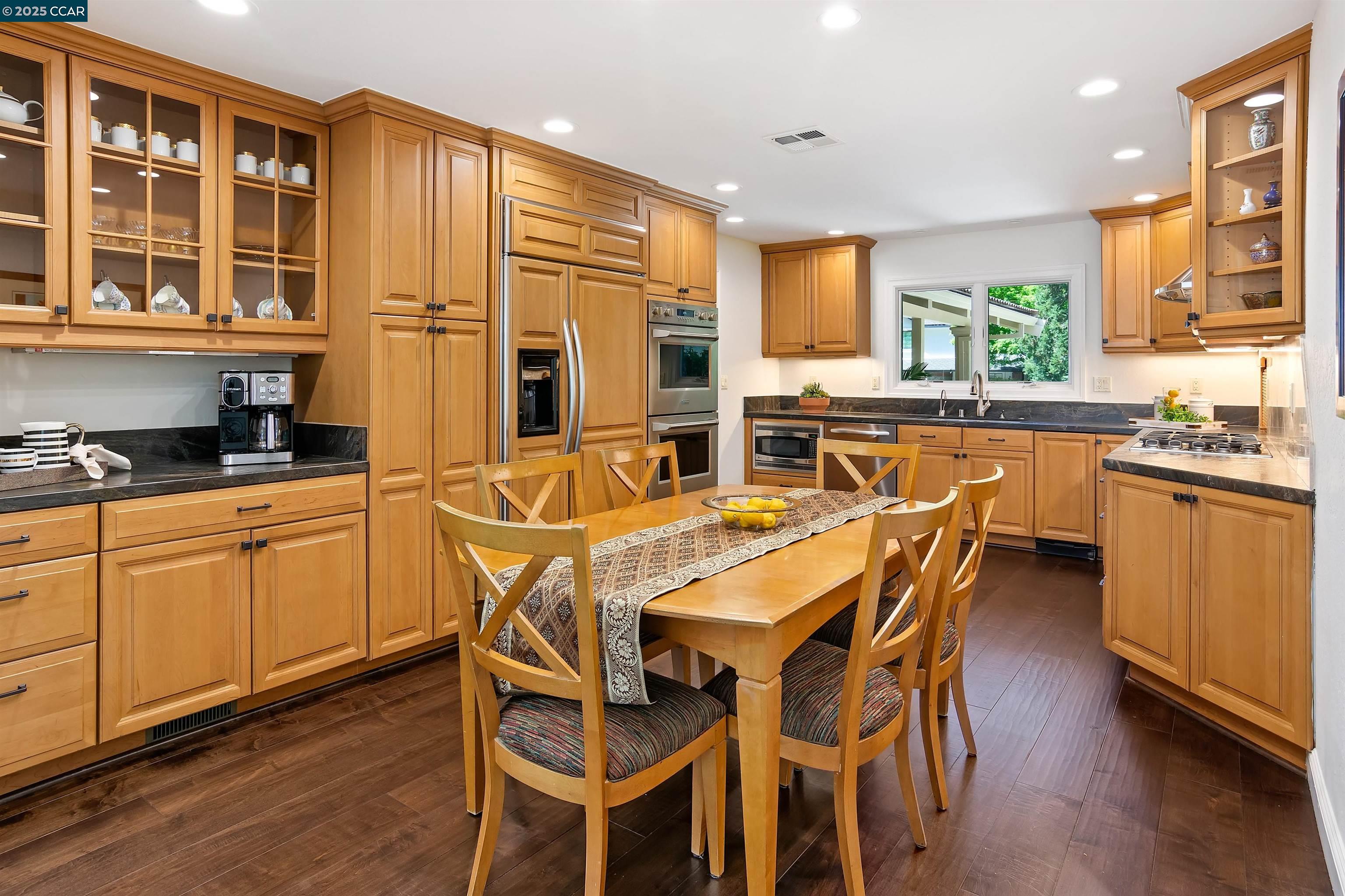 Detail Gallery Image 19 of 60 For 2142 Deer Oak Way, Danville,  CA 94506 - 5 Beds | 3/1 Baths