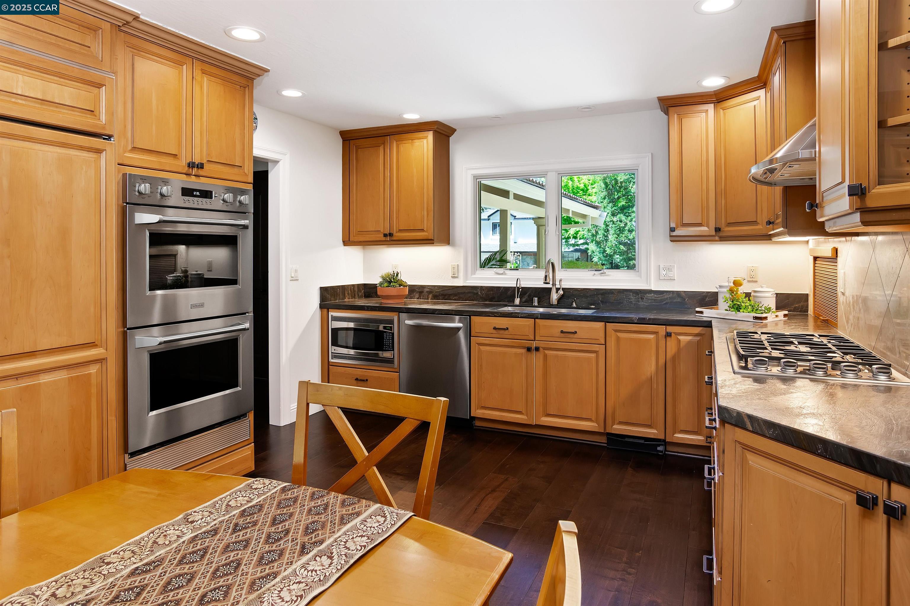 Detail Gallery Image 21 of 60 For 2142 Deer Oak Way, Danville,  CA 94506 - 5 Beds | 3/1 Baths