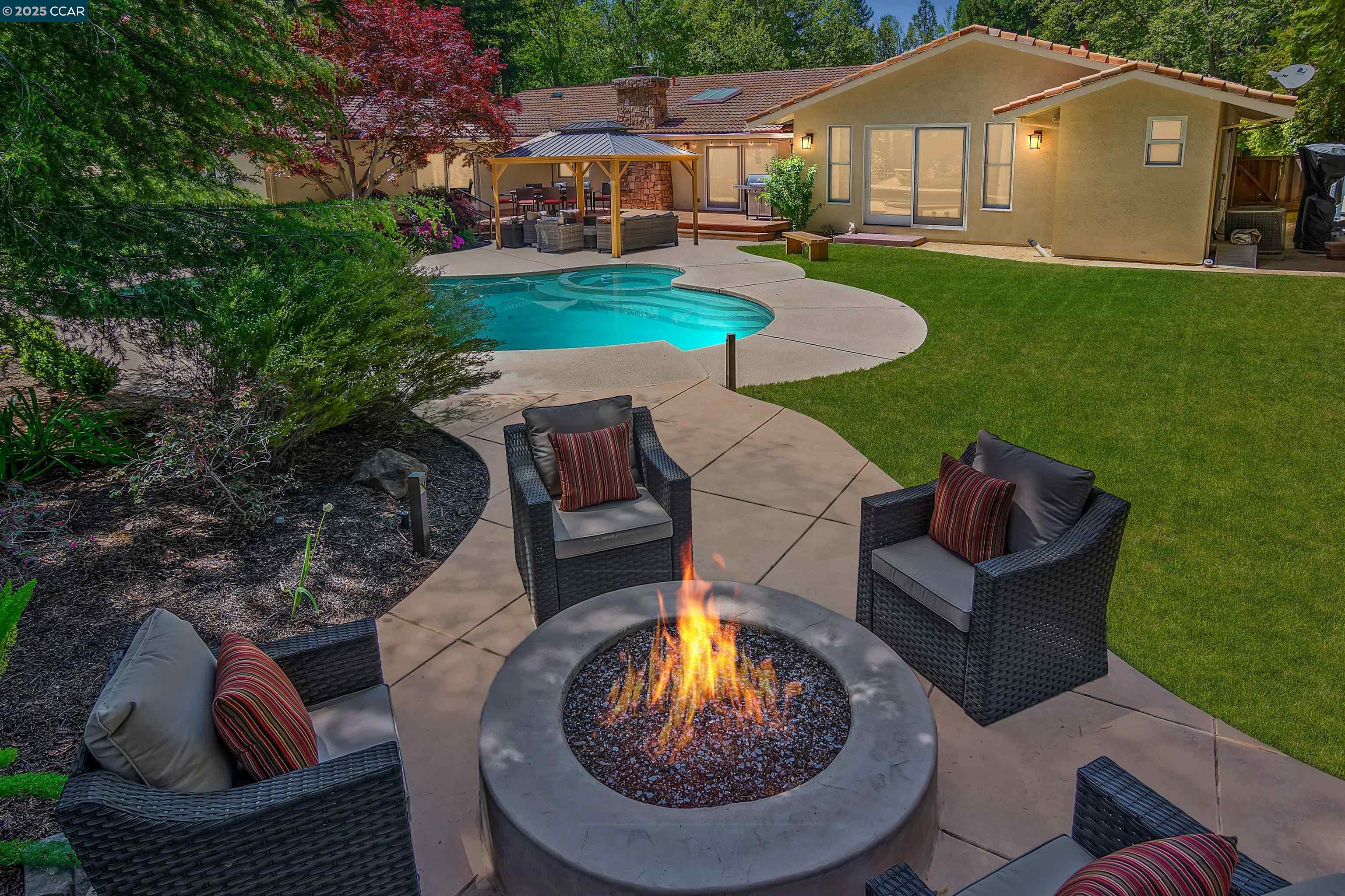Detail Gallery Image 4 of 60 For 2142 Deer Oak Way, Danville,  CA 94506 - 5 Beds | 3/1 Baths