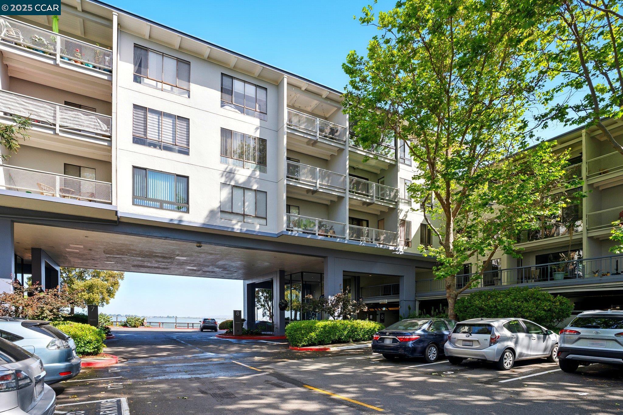 Detail Gallery Image 2 of 26 For 8 Captain Dr #E259,  Emeryville,  CA 94608 - 1 Beds | 1 Baths