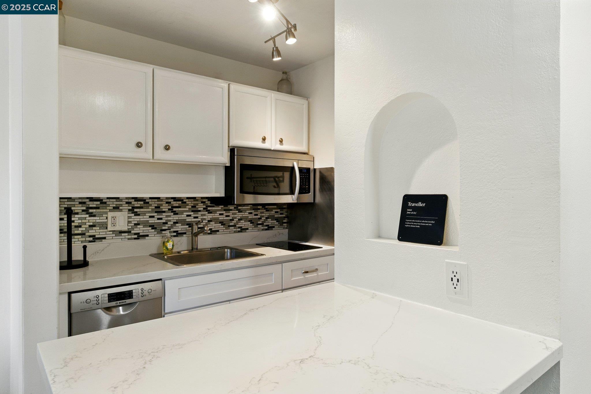 Detail Gallery Image 12 of 26 For 8 Captain Dr #E259,  Emeryville,  CA 94608 - 1 Beds | 1 Baths