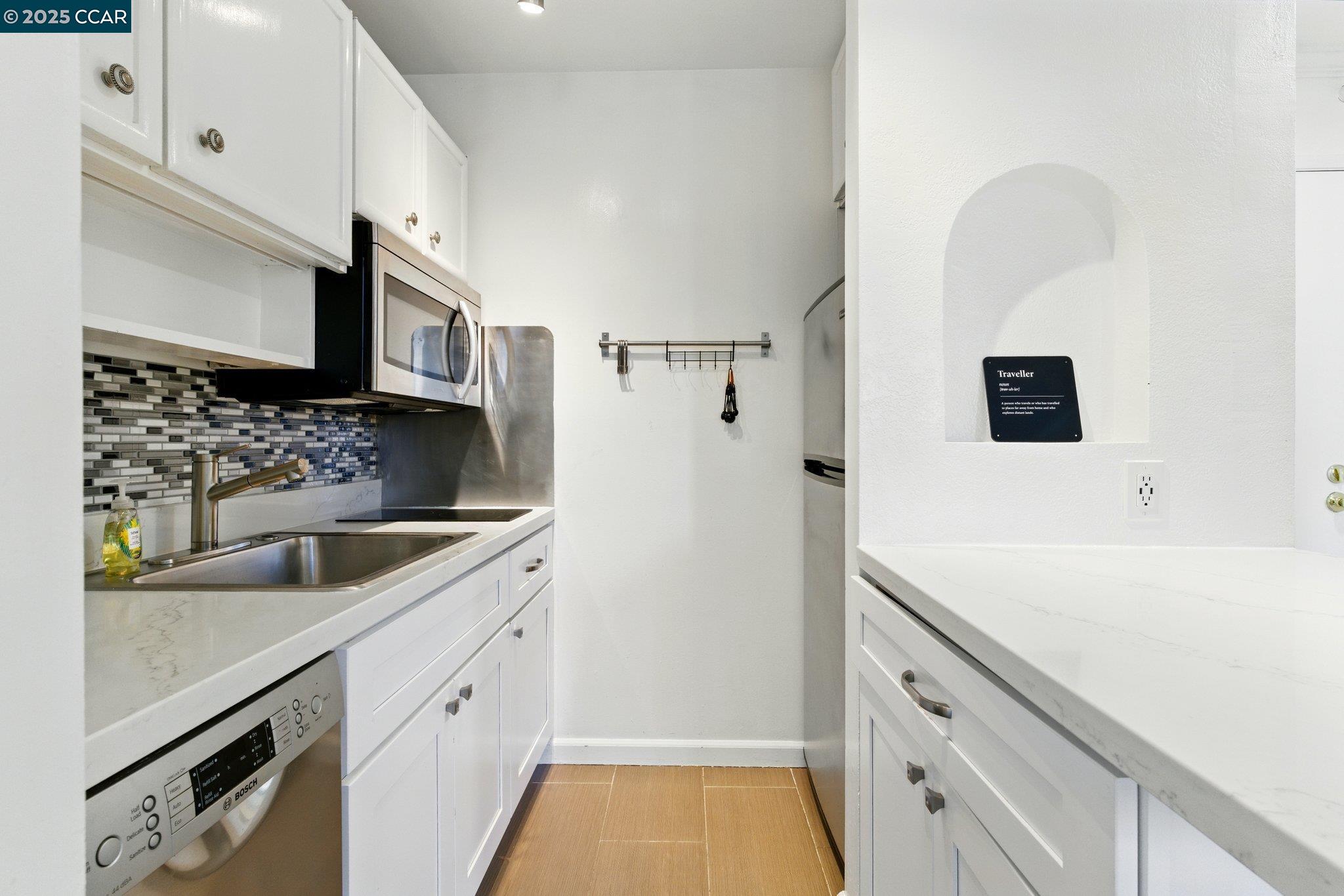 Detail Gallery Image 13 of 26 For 8 Captain Dr #E259,  Emeryville,  CA 94608 - 1 Beds | 1 Baths