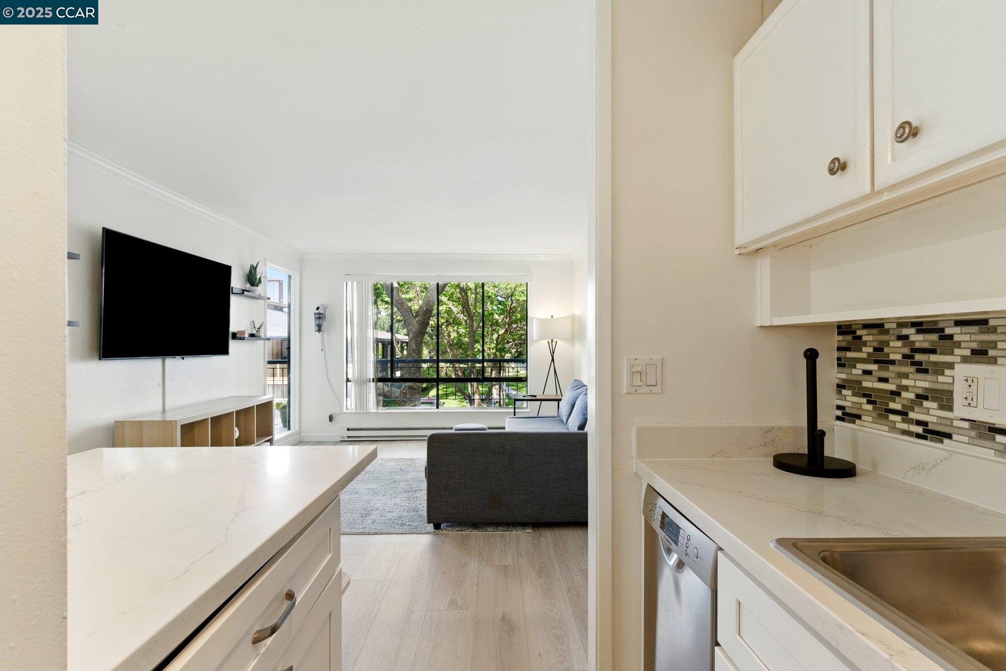 Detail Gallery Image 14 of 26 For 8 Captain Dr #E259,  Emeryville,  CA 94608 - 1 Beds | 1 Baths