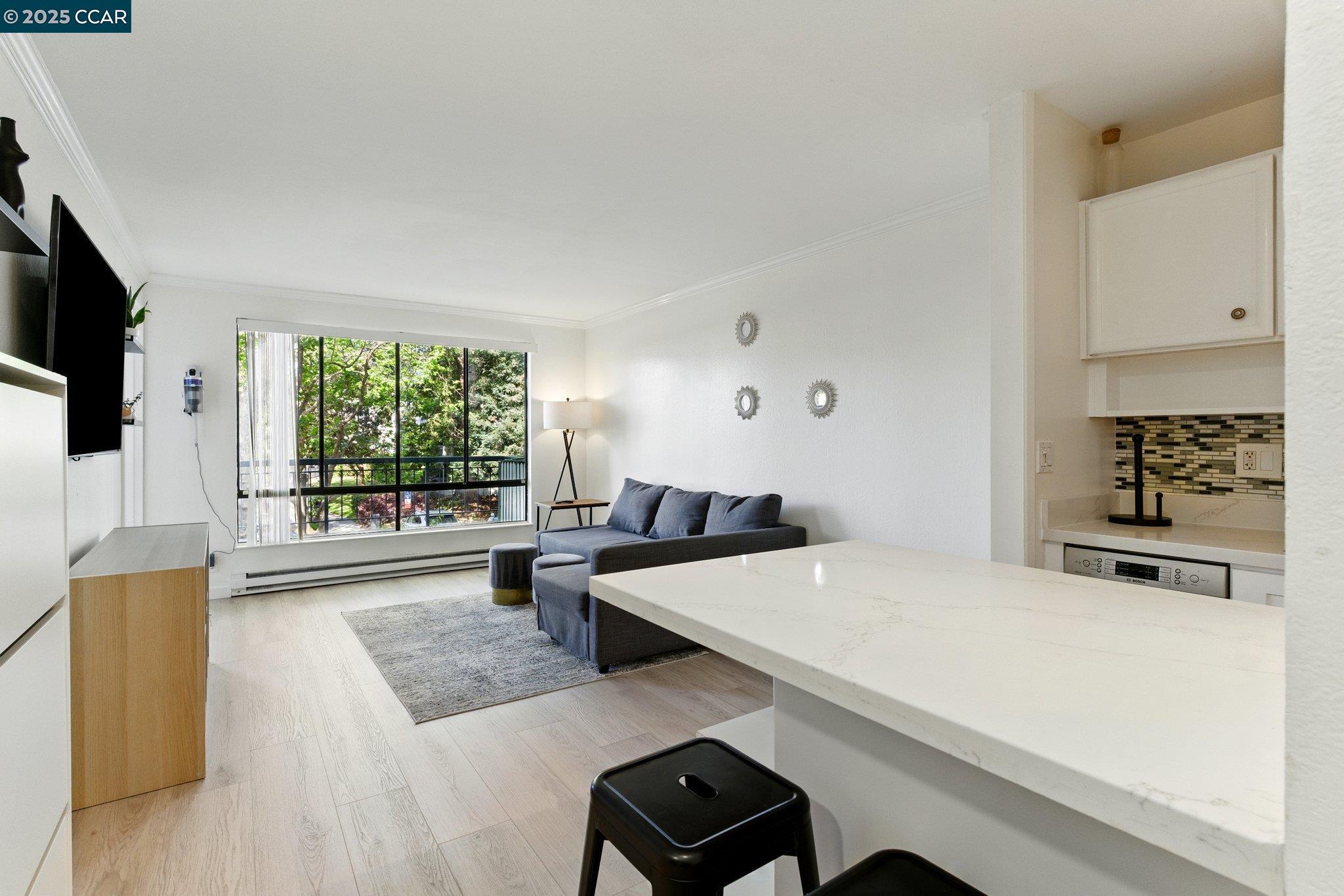 Detail Gallery Image 6 of 26 For 8 Captain Dr #E259,  Emeryville,  CA 94608 - 1 Beds | 1 Baths
