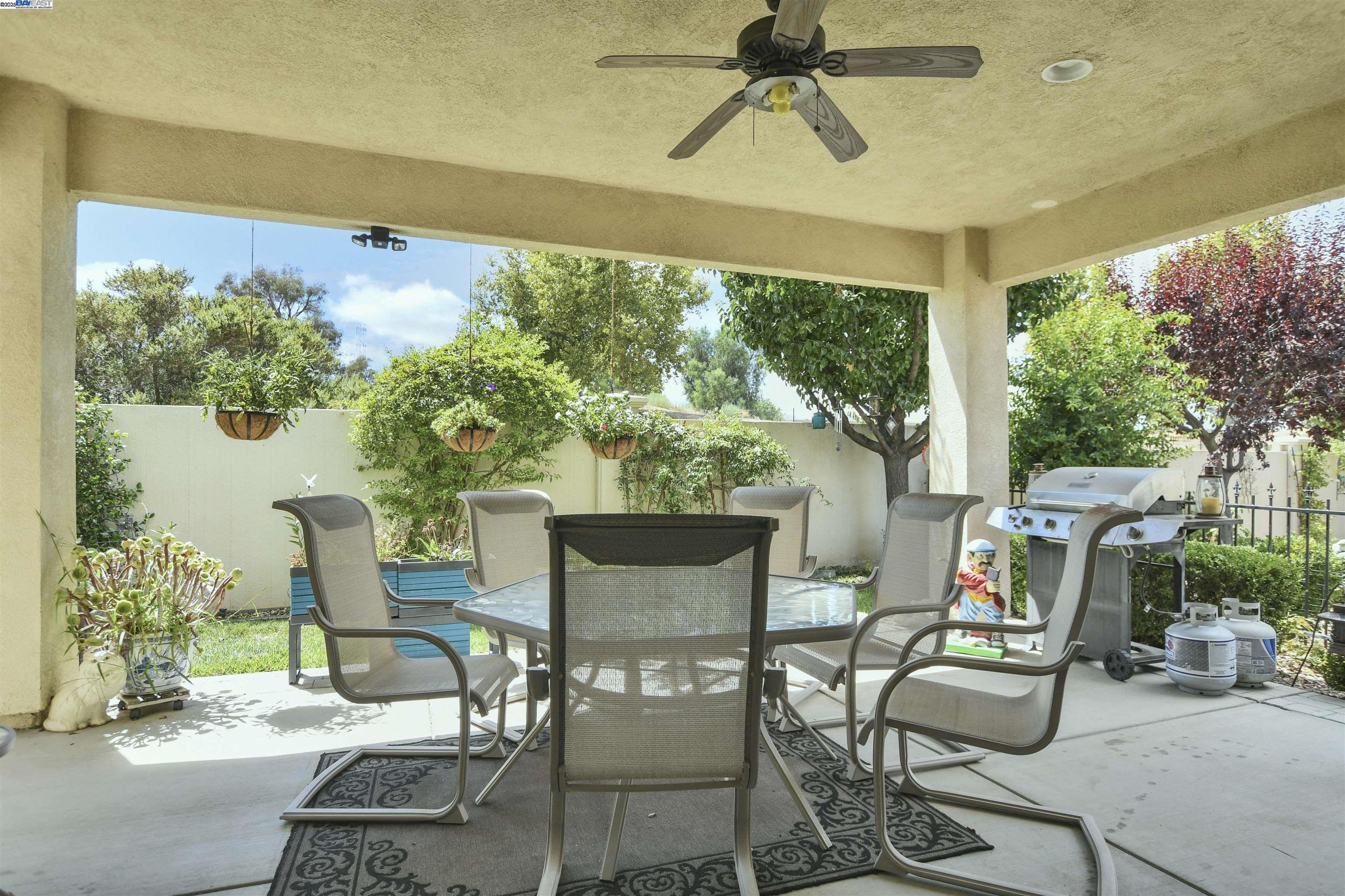 Detail Gallery Image 3 of 32 For 989 Centennial Dr, Brentwood,  CA 94513 - 2 Beds | 2 Baths