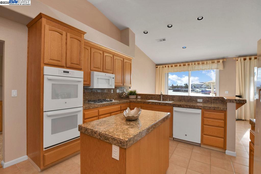 Detail Gallery Image 14 of 41 For 2015 Newport Dr, Discovery Bay,  CA 94505 - 3 Beds | 2 Baths