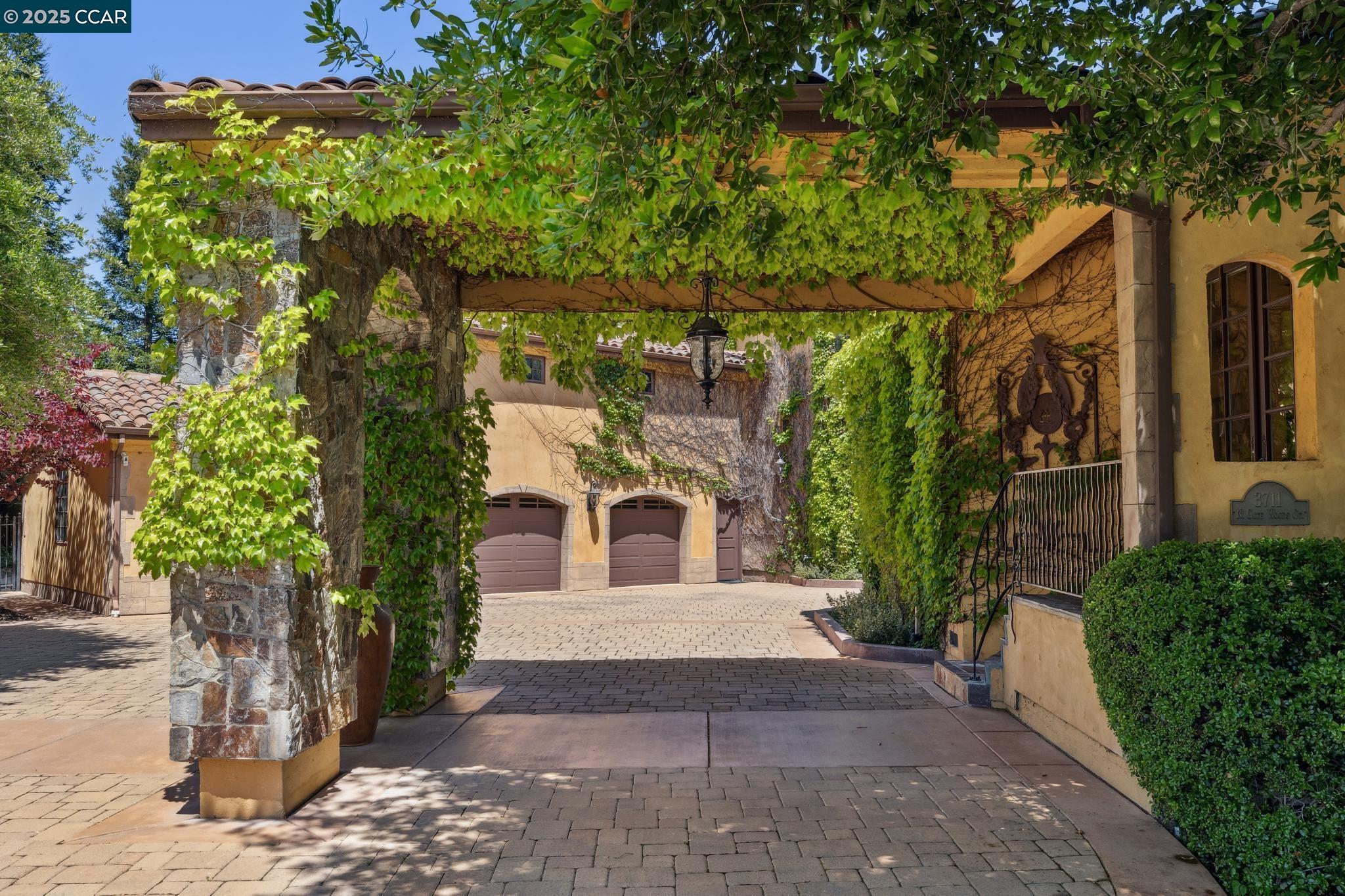 Detail Gallery Image 3 of 60 For 3711 Northgate Woods Court, Walnut Creek,  CA 94598 - 5 Beds | 3/2 Baths