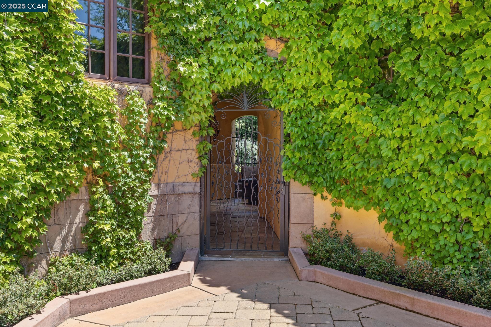 Detail Gallery Image 5 of 60 For 3711 Northgate Woods Court, Walnut Creek,  CA 94598 - 5 Beds | 3/2 Baths