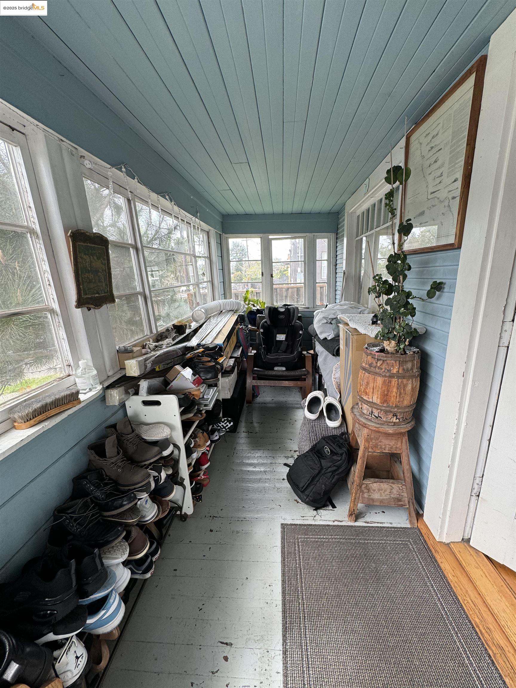 Detail Gallery Image 2 of 23 For 6440 Sunnymere, Oakland,  CA 94605 - 4 Beds | 3 Baths