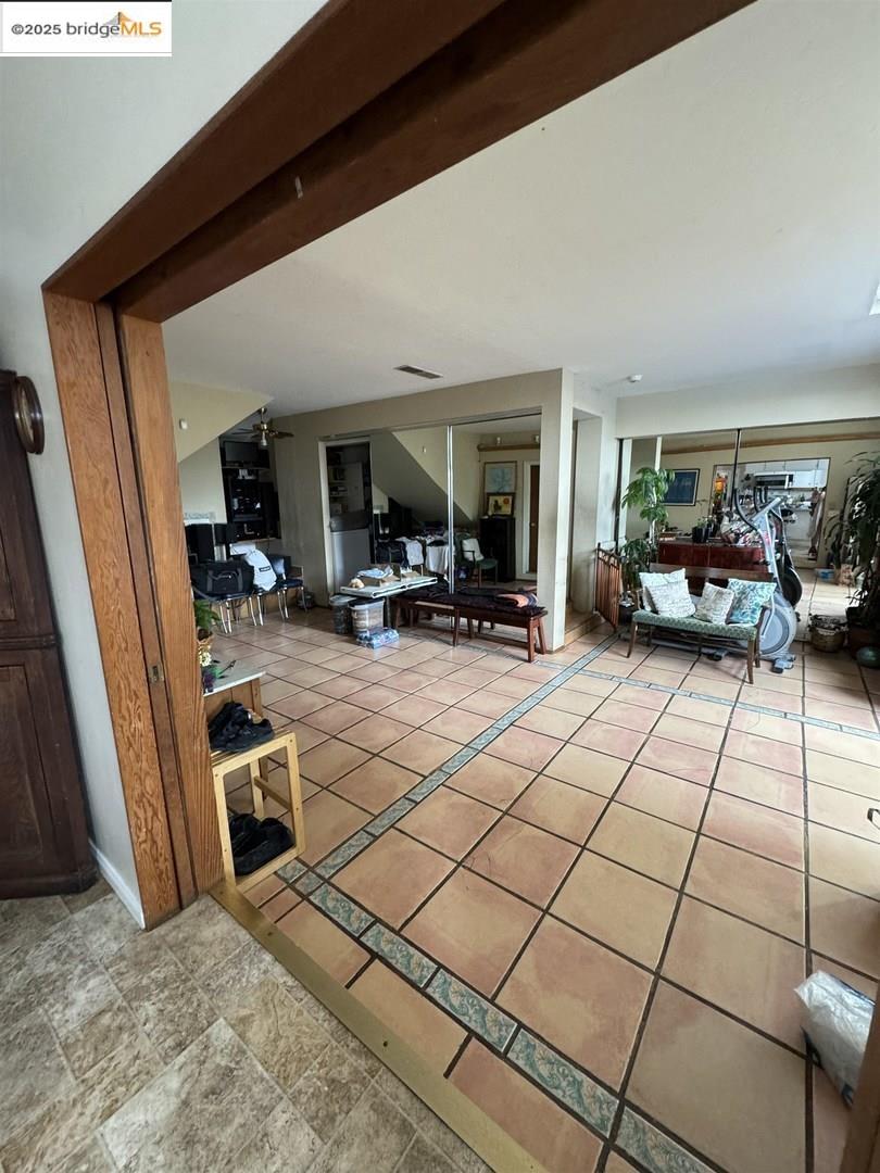 Detail Gallery Image 13 of 23 For 6440 Sunnymere, Oakland,  CA 94605 - 4 Beds | 3 Baths